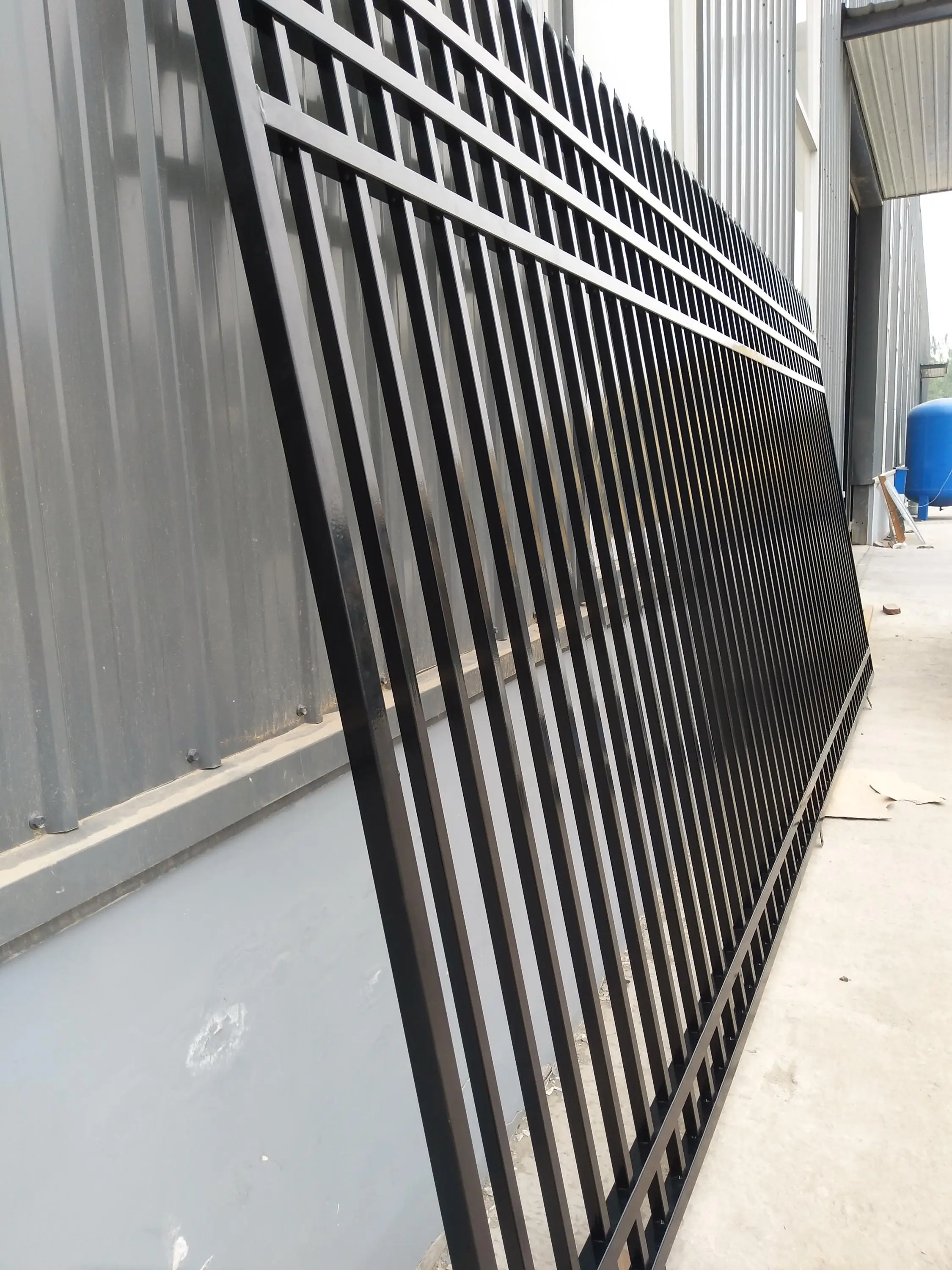 Supplier Wholesale Outdoor Perimeter Fence House Yard Backyard Wrought Iron Or Aluminum Tubular Steel Picket Metal Fencing