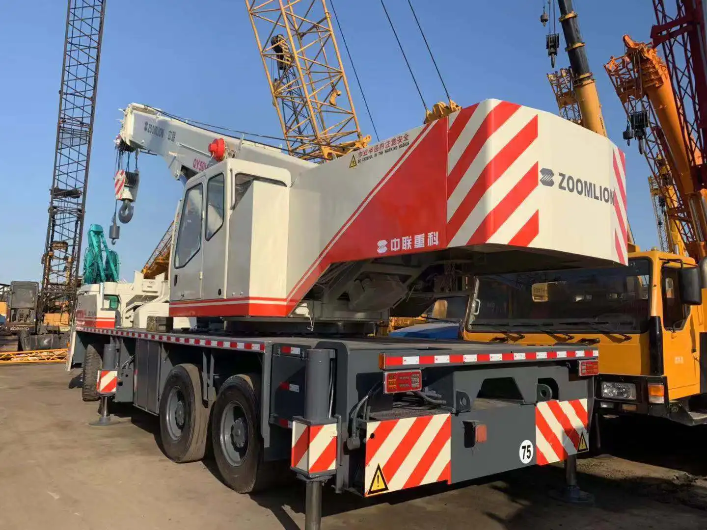 Low Price Telescoping Crane Zoomlion Crane 50 Ton Crane for sale