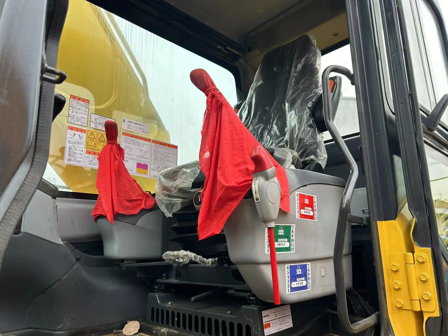 Made in Japan Japanese brand machinery Komatsu 300 used excavator Best price for sale working hours low