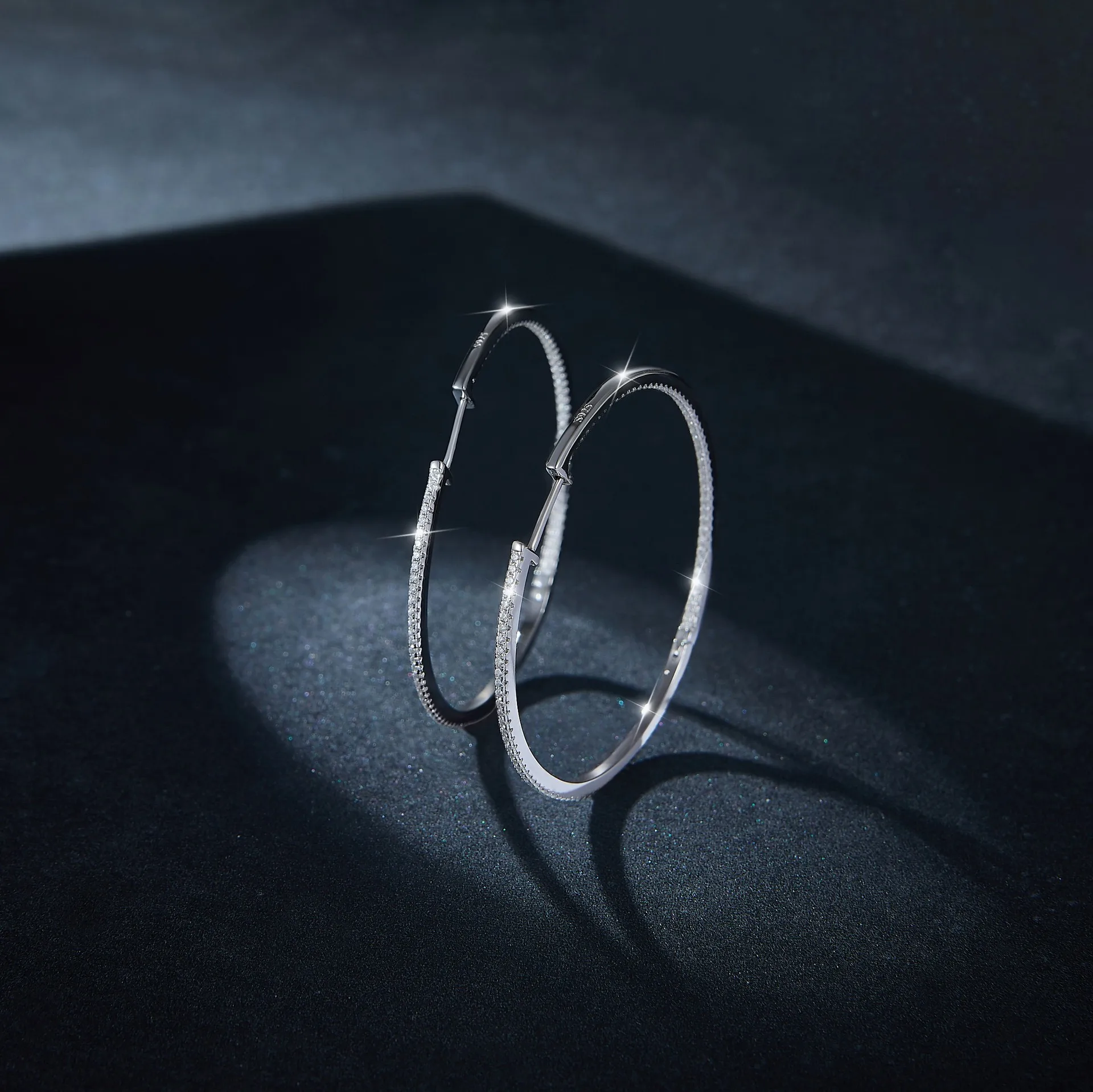 Custom 2024 Women Minimalism Large Huggie Hoop Earrings Fine Jewelry 925 Sterling Silver 50mm Fulled Diamond Moissanite Earrings