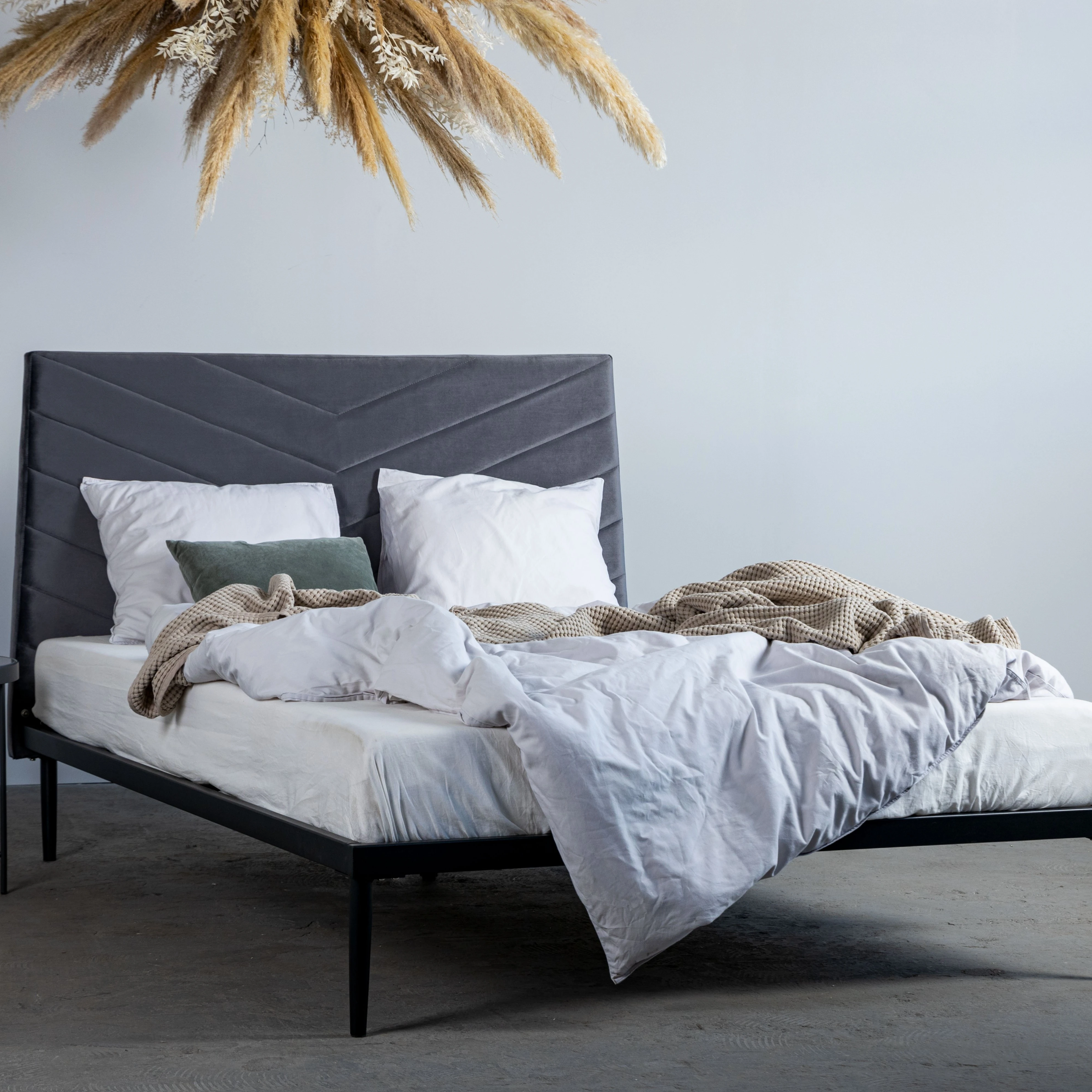 Luxury Italian Bed Velvet Bed Classic Bed for Villa Furniture for King and Queen Size