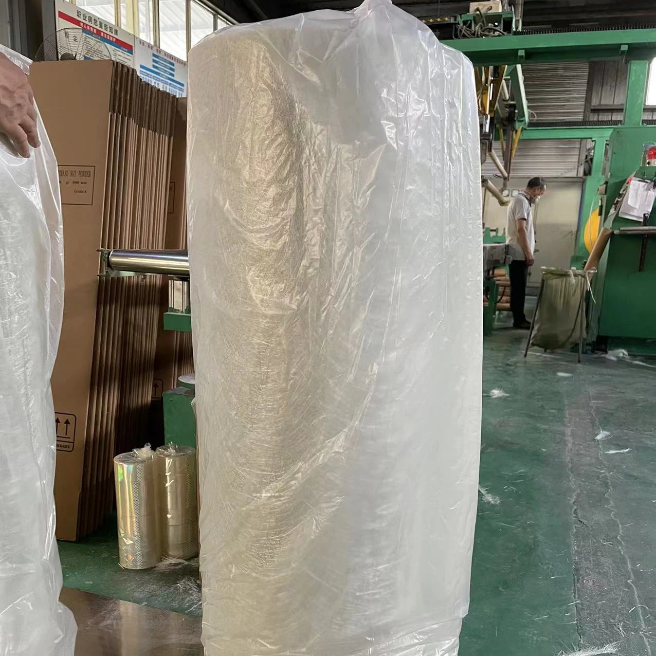 450-600g/m2 E-glass fiberglass chopped strand Powder felt available for housing, roof, rv, bike, model