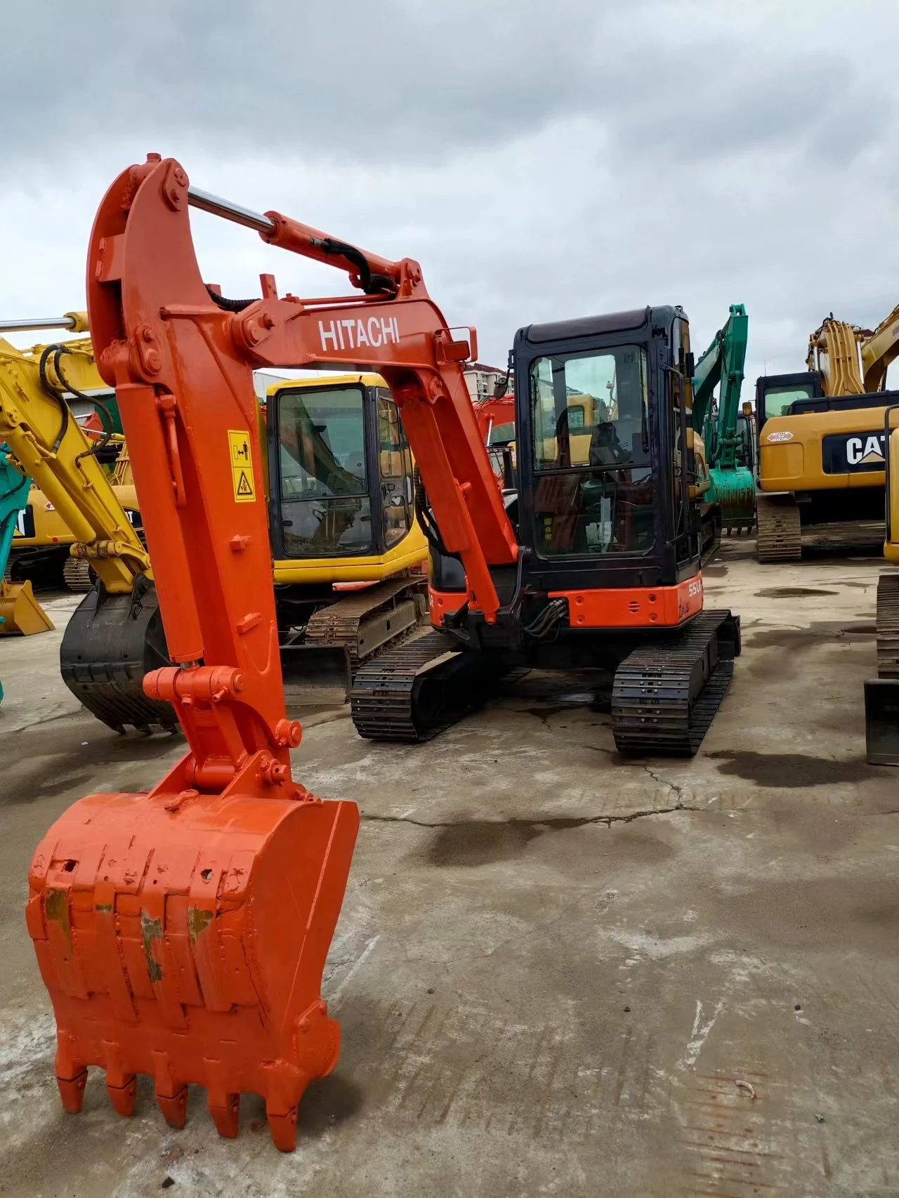 Japan Made mini Hitachi ZX55 ZX50 ZX60 ZX70 excavators for sale in Shanghai