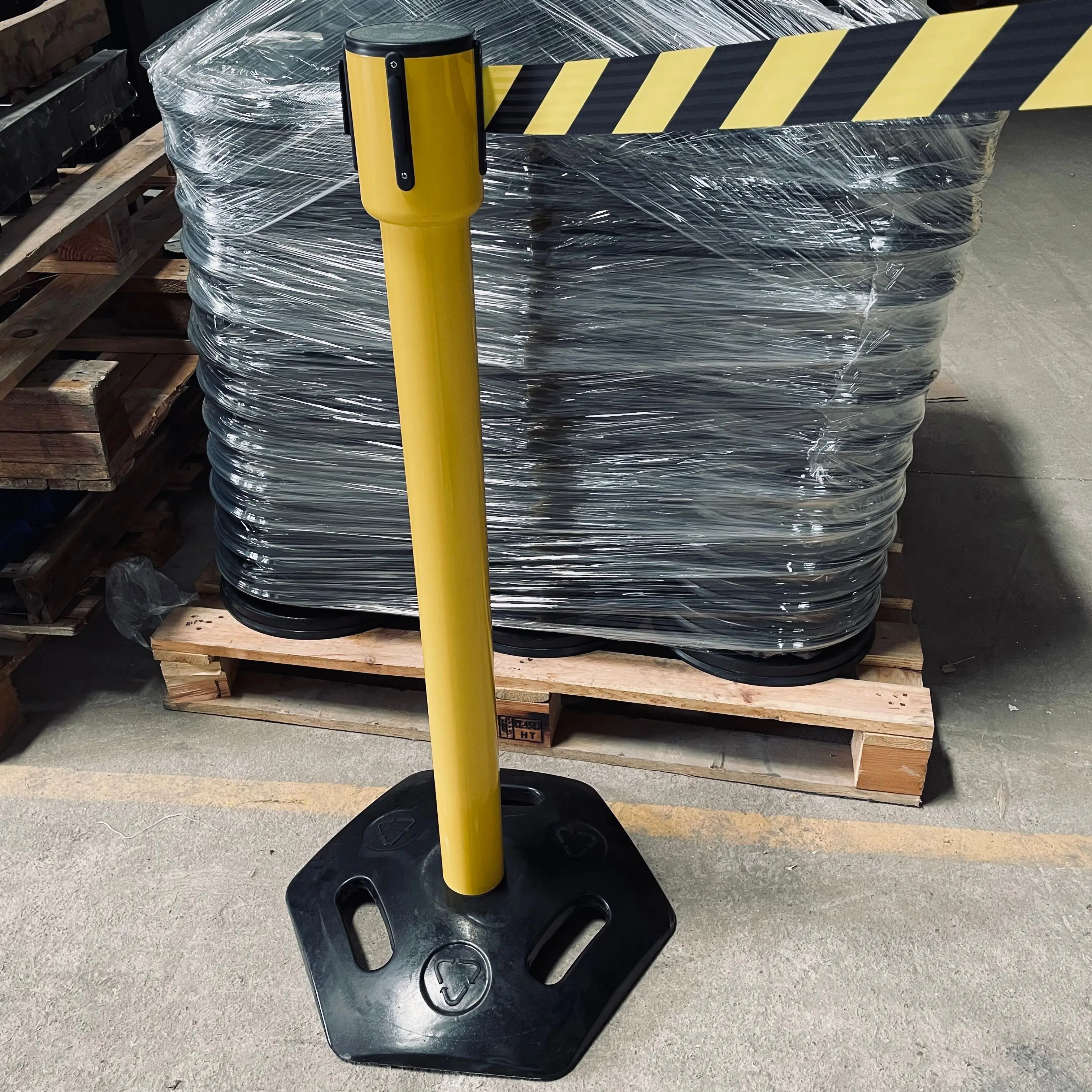 yellow Queue Line Divider Pole Tape Queue Barrier Crowd Control Retractable 10m Belt Post Stanchions for Sale