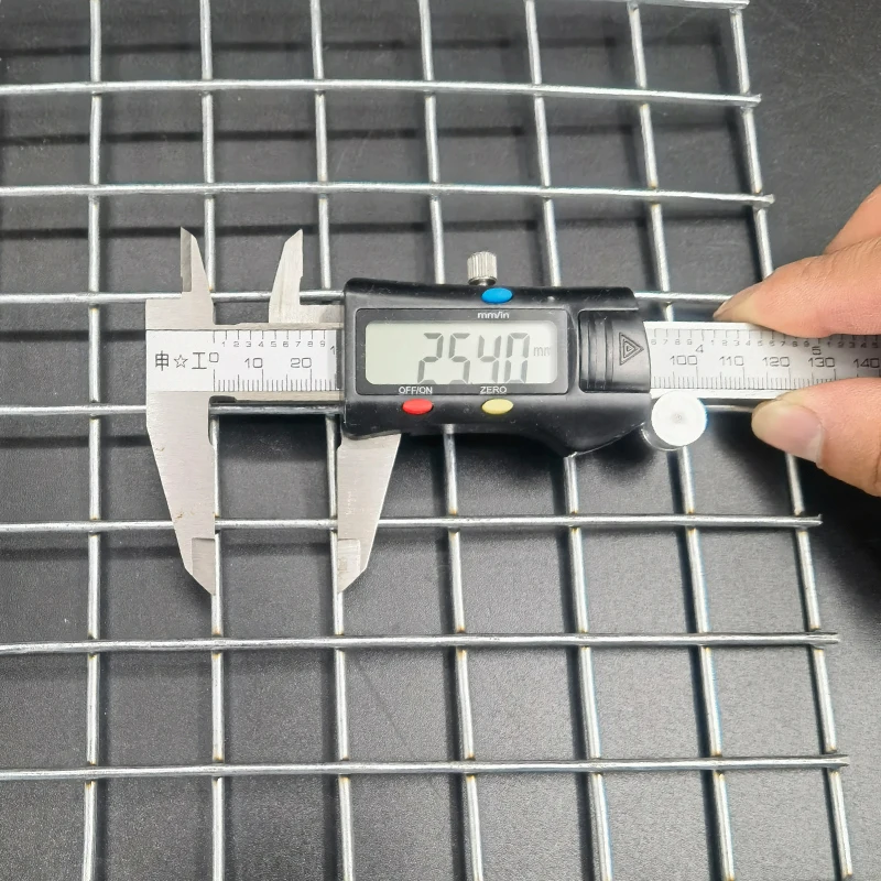 Galvanized welded wire mesh panel fencing panels welded wire mesh roll for poultry