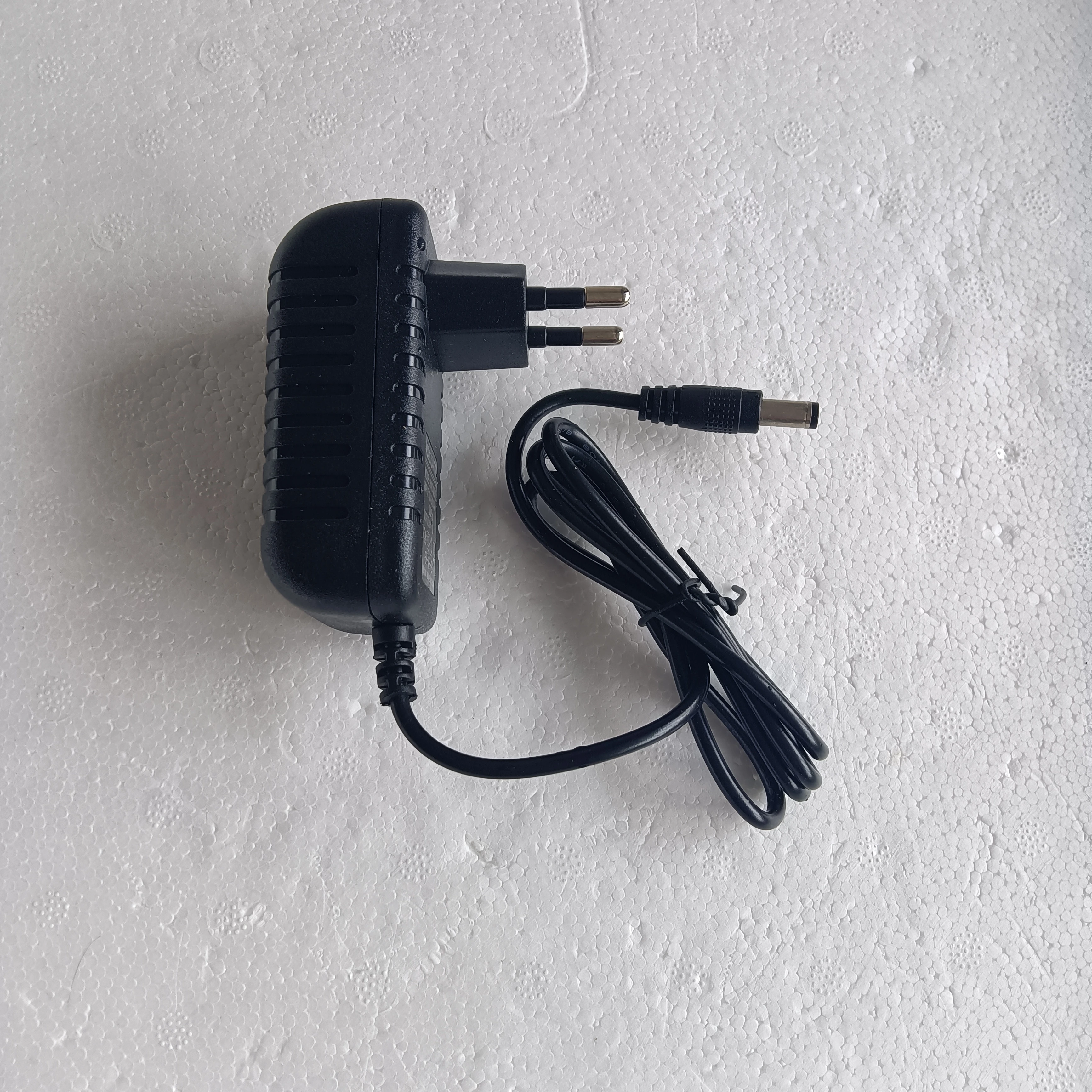 Factory dirict sale  dc adaptor 9V2A power adapter