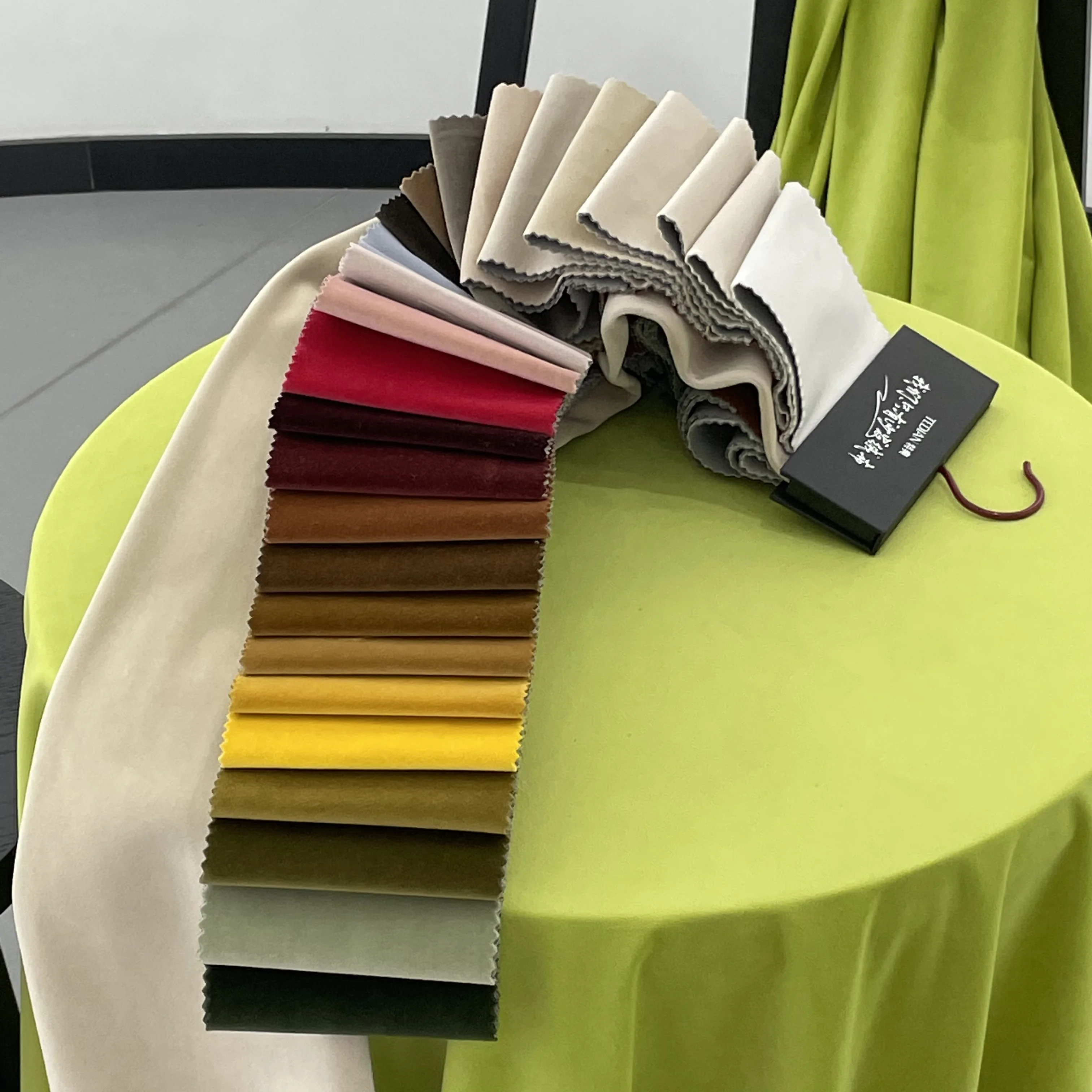 2308A OEM ODM Knitted 420gsm 148cm Multi-Color Homoiothermic Solid Velvet Sofa Fabric Fleece Velvet Fabric for Home Textile