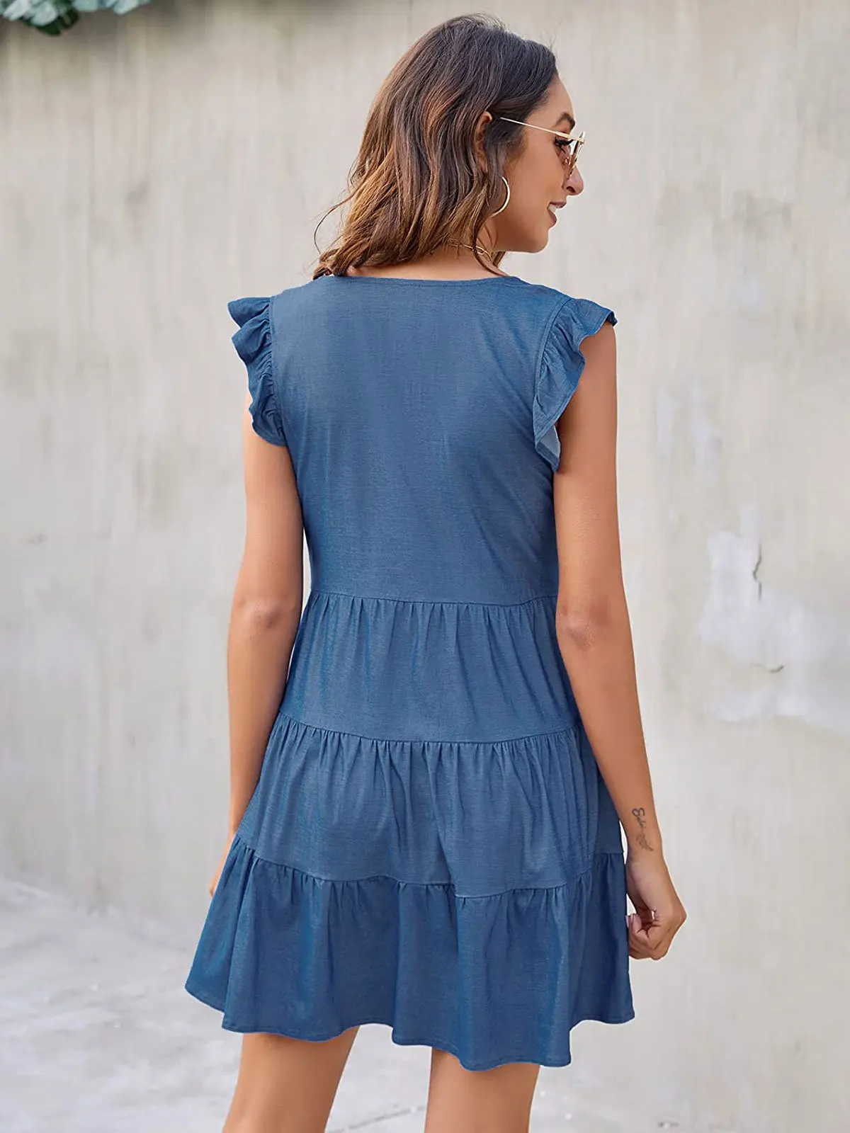 Женское джинсовое платье без рукавов повседневное винтажное короткое с V-образным вырезом расклешенными пуговицами