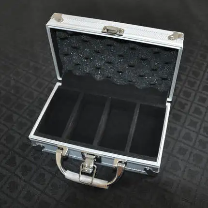 100 CHIP DELUXE POKER CASE