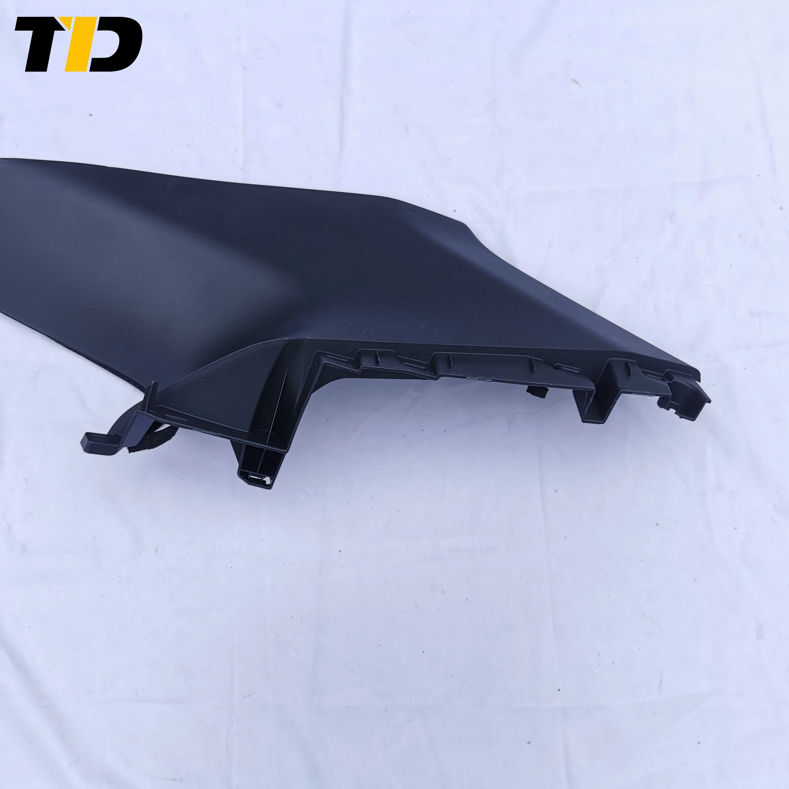 62480-0E210-C0 Upper Quarter Trim for Toyota Highlander 62470-0E200-C0