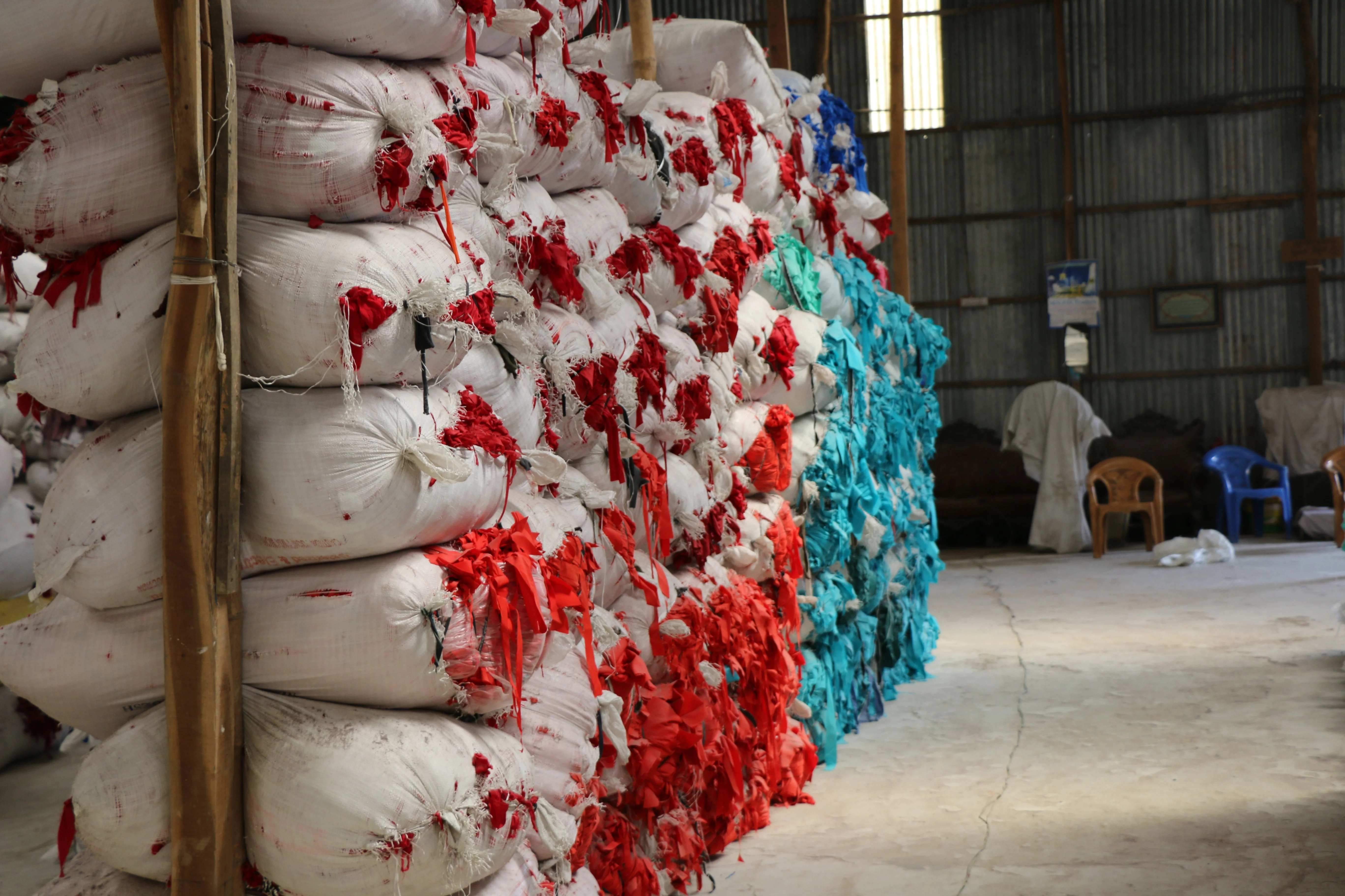 HIGH QUALITY RED COLOR GARMENT FABRIC WASTE TEXTILE WASTE FOR RECYCLE FROM BANGLADESH KNIT FABRIC WASTE AND RAGS
