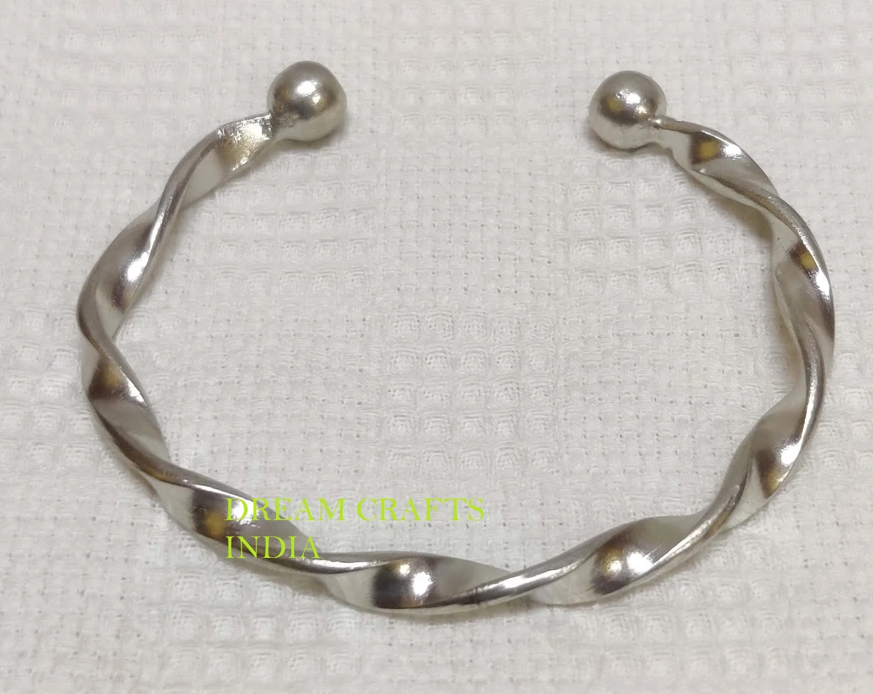 Factory Supply High Quality 3 Tone Plated Copper Custom Designer Cuff Bangles Charming Metal Bangle for Gift Occasions