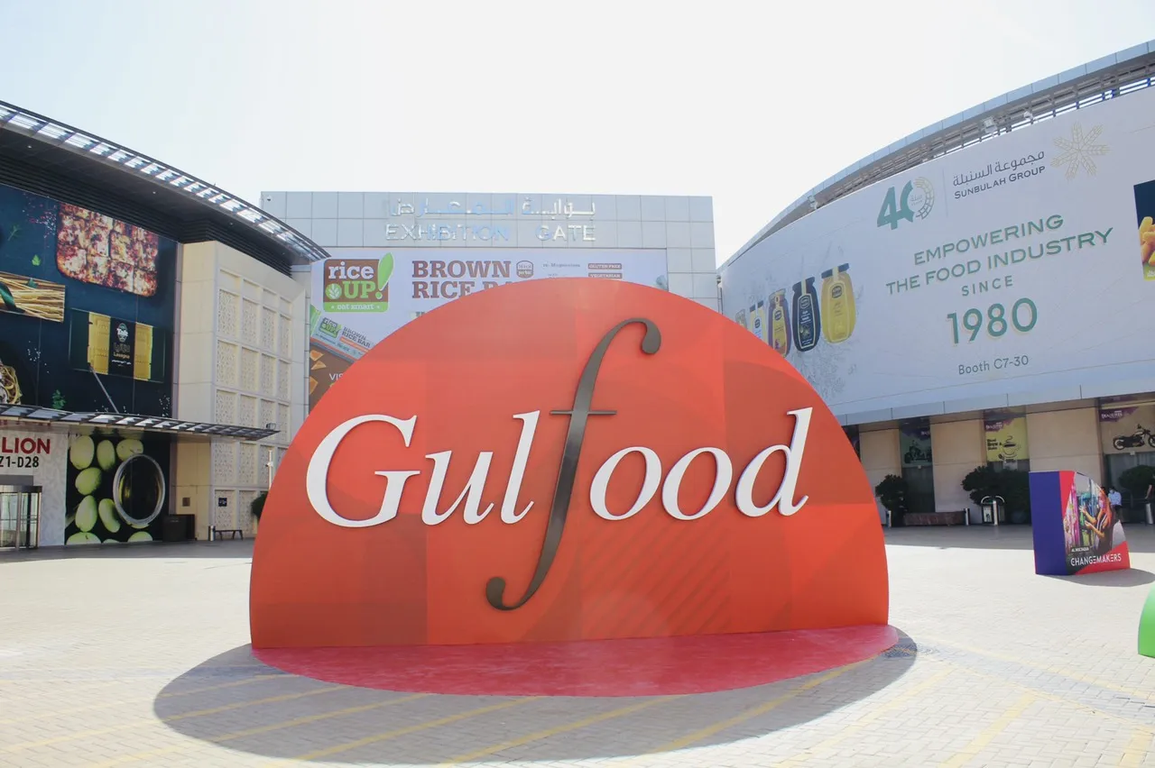 Органическое кокосовое молоко для приготовления пищи с содержанием жира 20-22% 400 мл банка вьетнамского производителя и сельскохозяйственного органического кокосового молока