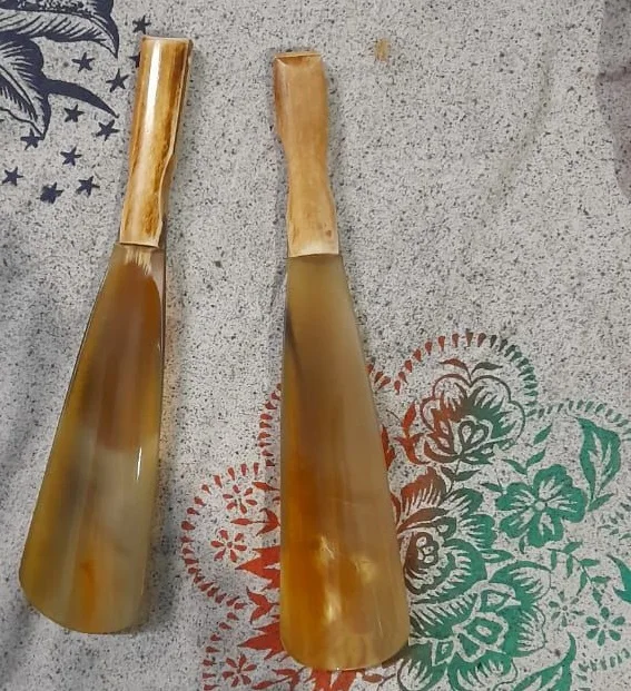 Natural Buffalo Boot Horn Shoe Long Handle Sock Remover Lifter Round Comb Fast Detach Easy to Clean to Prevent Scuffed Shoes