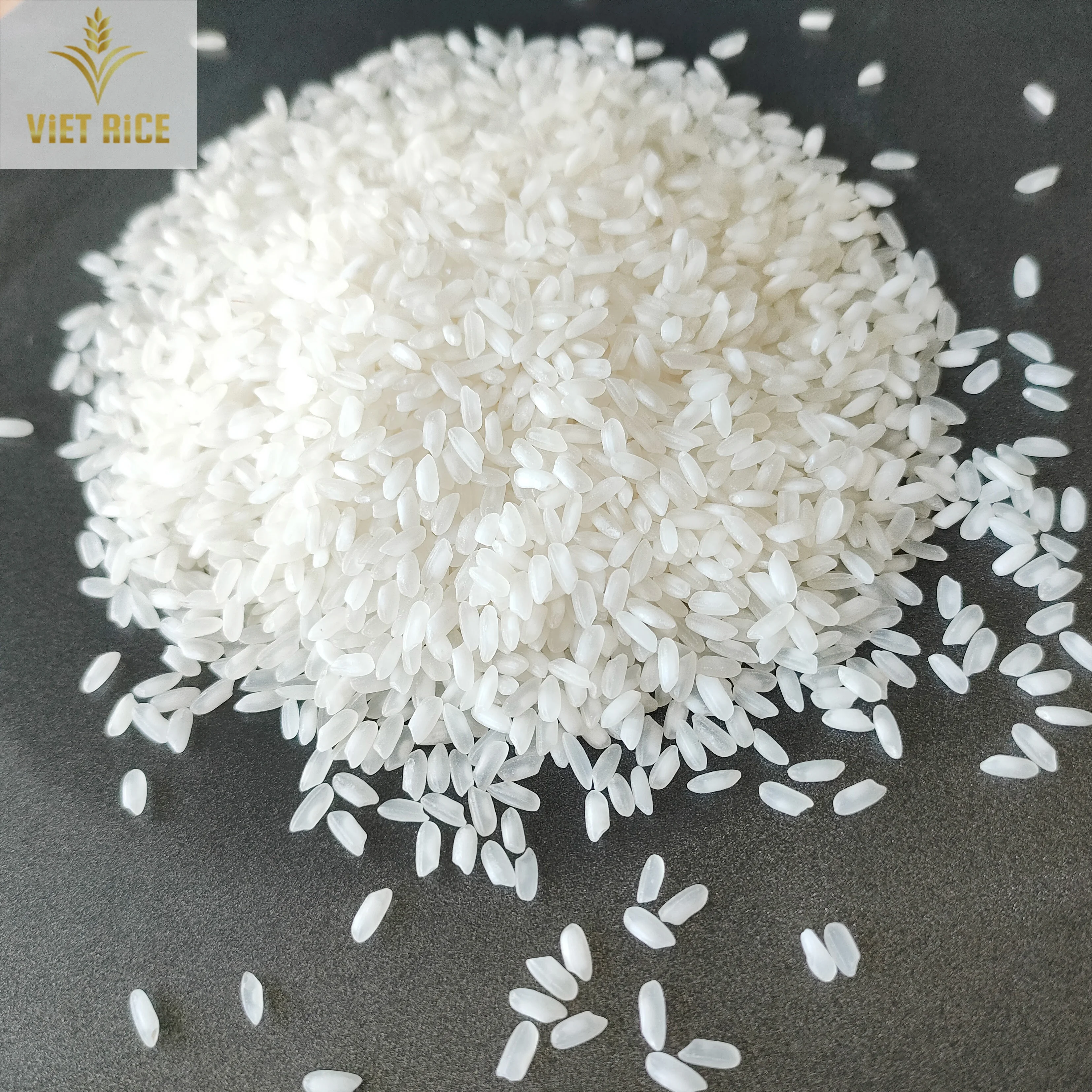 Clean rice from a Vietnamese factory that is exported; medium white rice with 5% broken grains; best product quality rise riz
