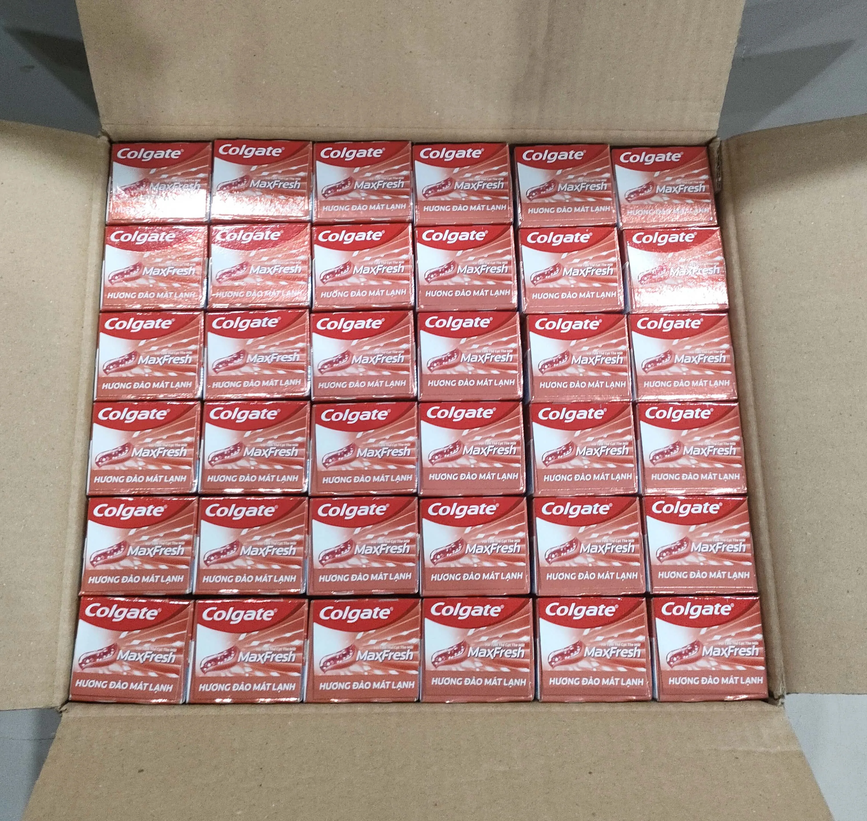 Colgate Toothpaste Maxfresh Icy Peach with Cooling Crystal 225g Free Toothbrush/ Colgate Maxfresh Icy Peach Toothpaste Oral Care