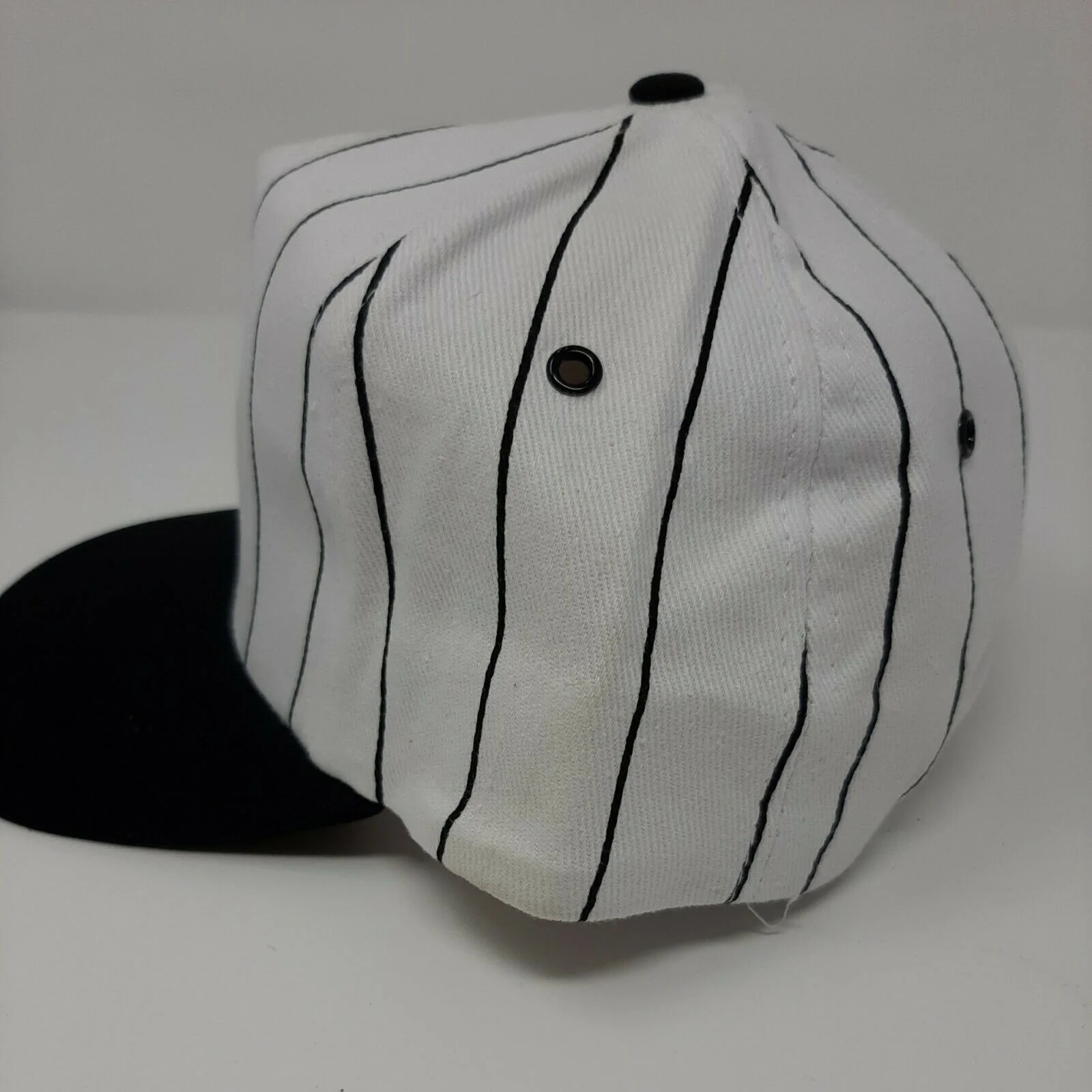 Wholesale OEM Cheap Price Cotton Custom Snapback Hat Cap Blank Snapback Flat Brim |White & Black Pinstripes Dad Hat Snapback Cap