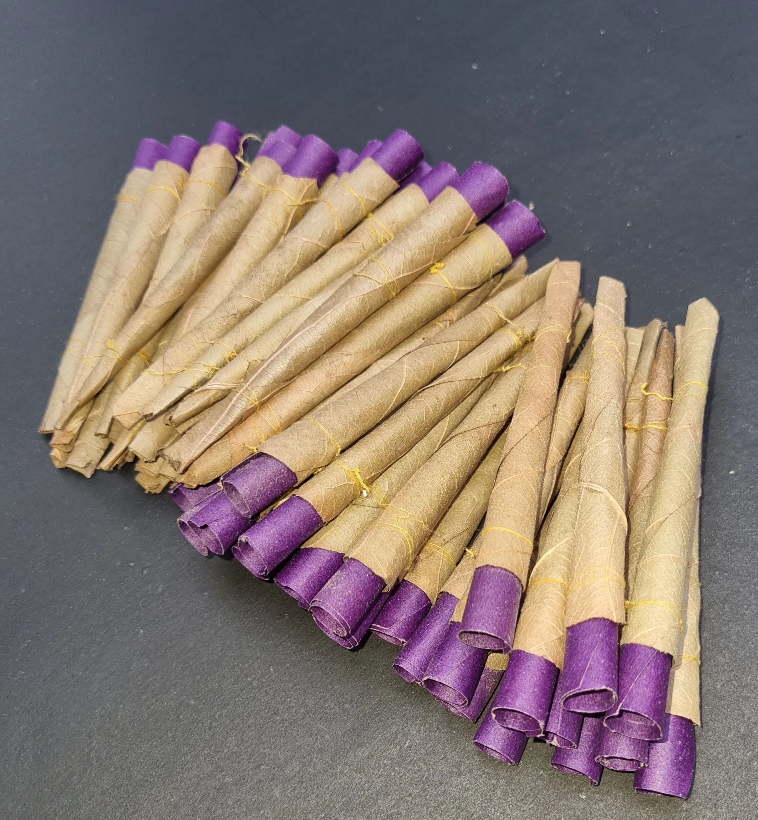 Un-Filtered Ebony Tendu Leaf Rolls 88 mm ..jpg