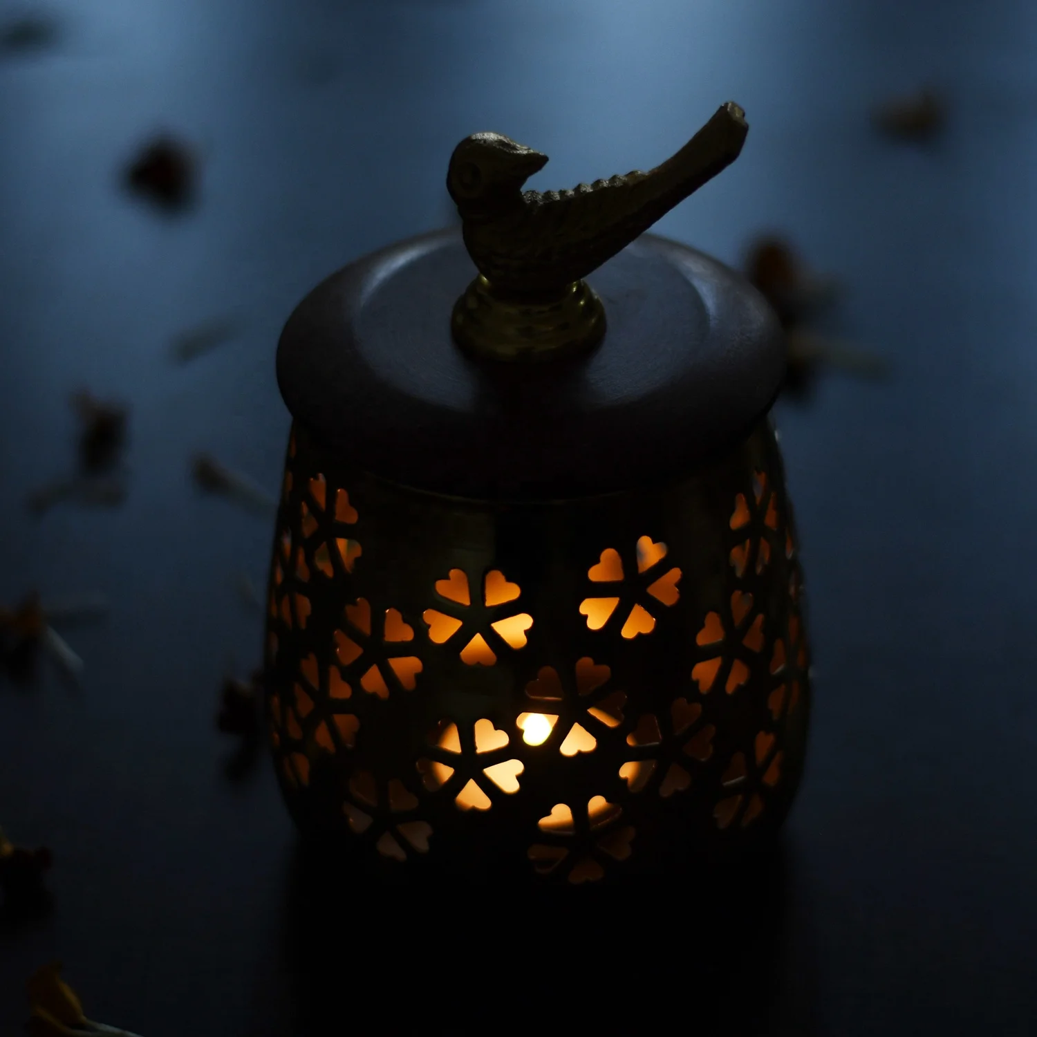 Traditionally Unique Metal Decor Crafts Cast Iron Style Droop and Tealight Candle Holder Wedding Decor Home Decoration