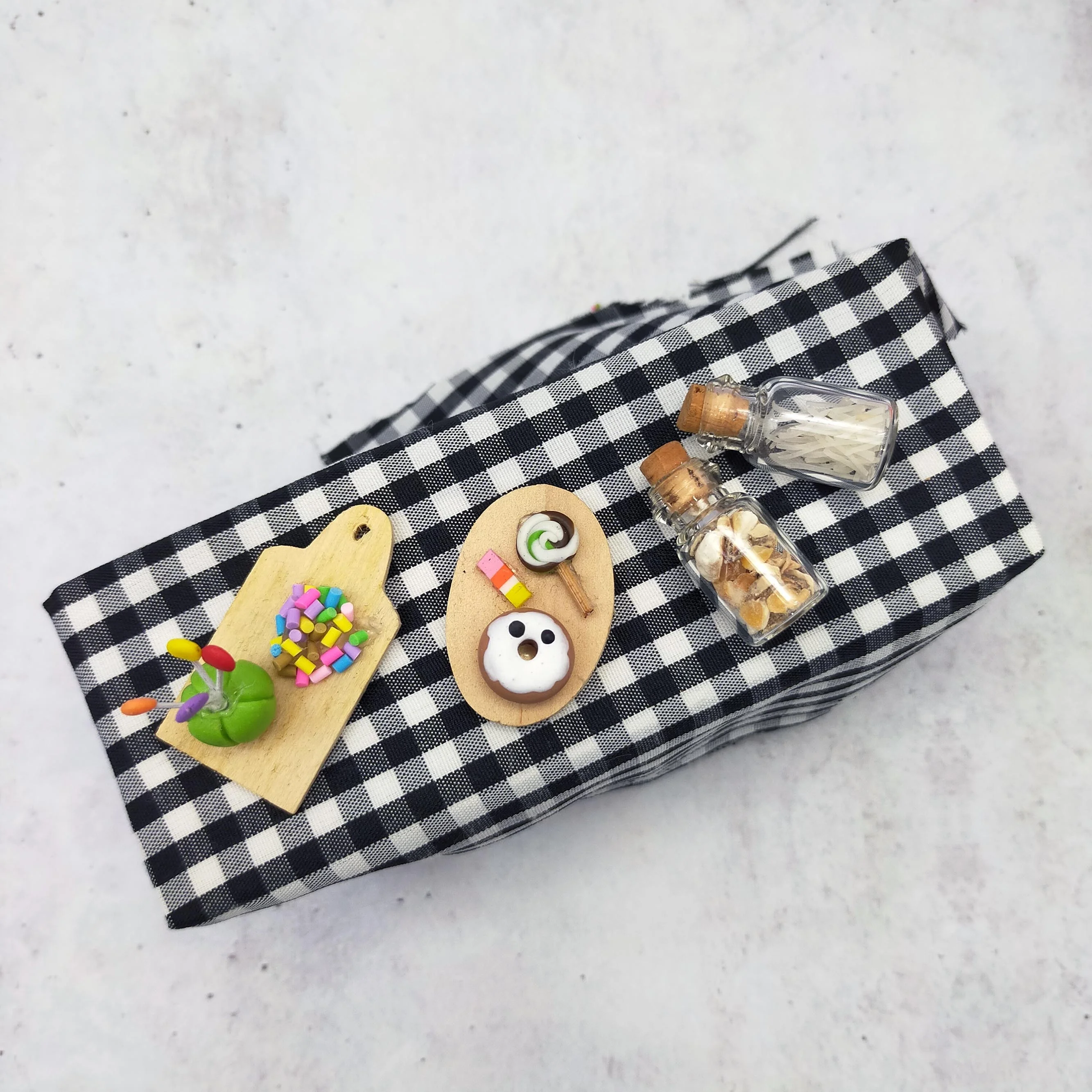 Miniature Dollhouse 1:12 Halloween Magical Candy Lollipop Donuts