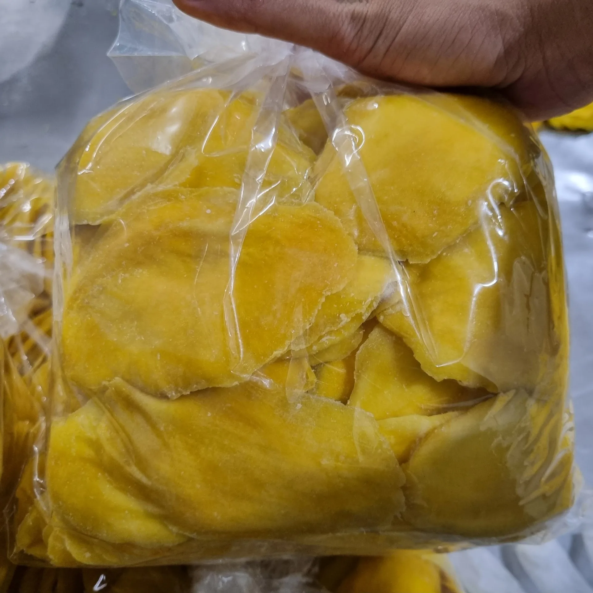 Soft Dried Mango Slices Manufacturers Wholesale Delicious Vietnam Exporter Soft Dried Mango No Tar Color