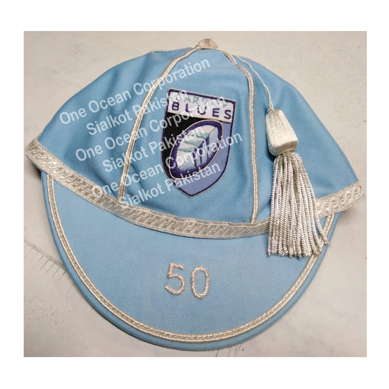  Кепка с золотистой и серебристой отделкой кепка бахромой вышивкой