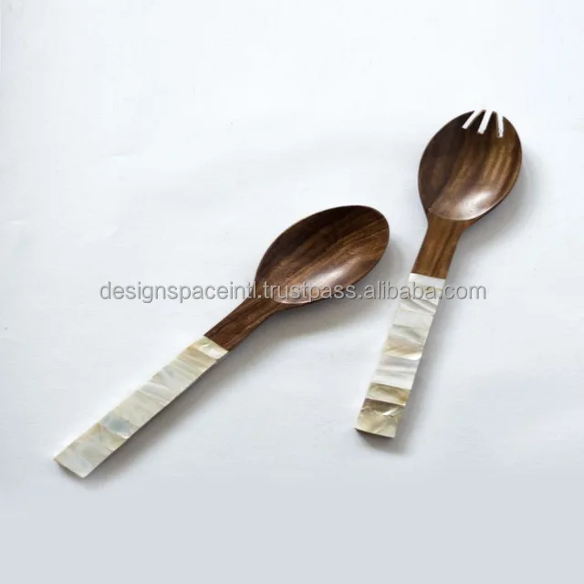 Деревянная ложка классического дизайна для сервировки по хорошей цене