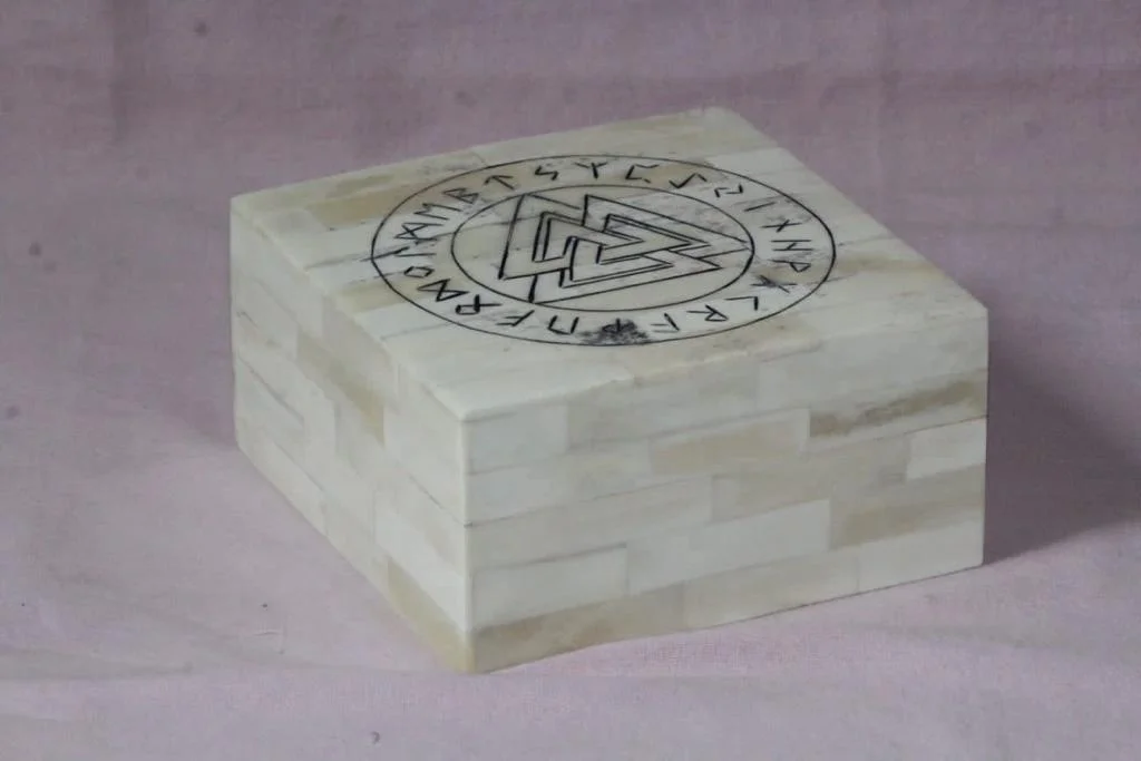 amazon hot selling 2023 Handmade bone carving gift box jewellery box with viking thor symbols