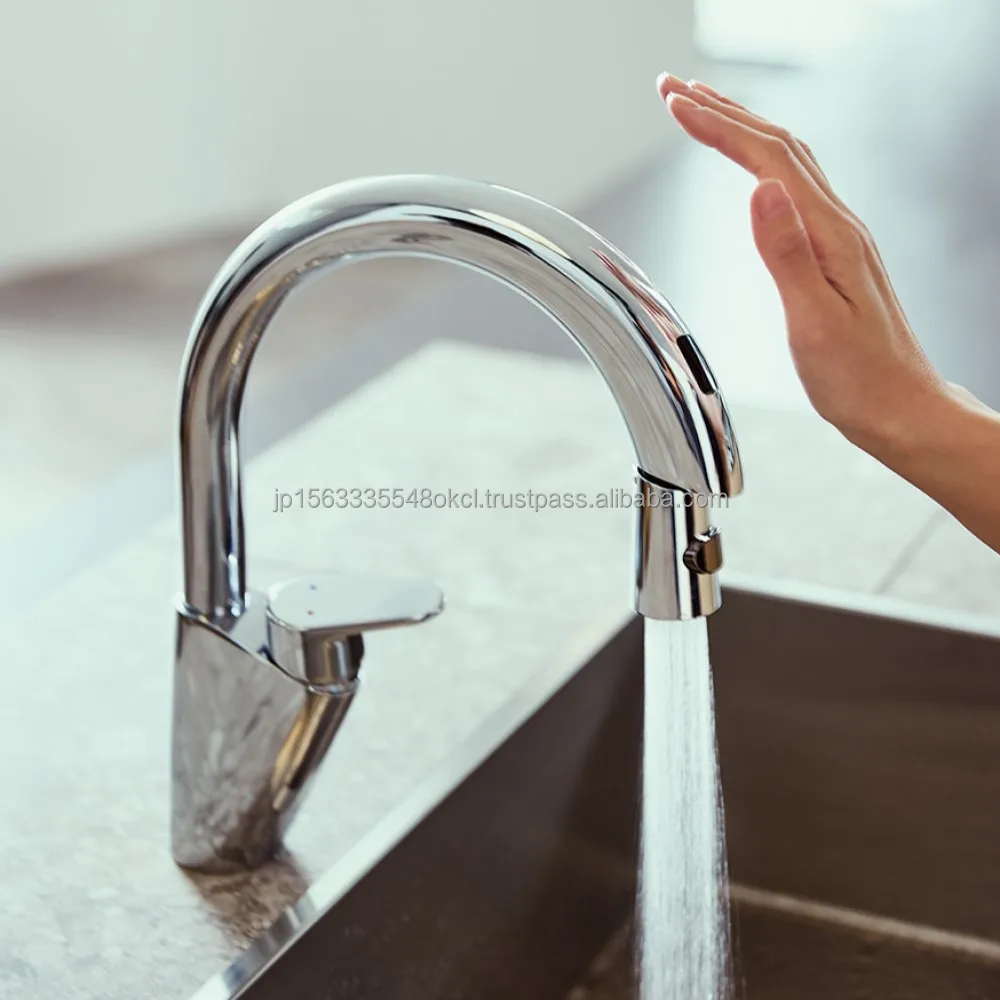 Single-Hole Deck Mounted Kitchen Faucet Silver Sensor Pull-Out Auto Water Mixing Valve Contactless Touchless Battery Operated