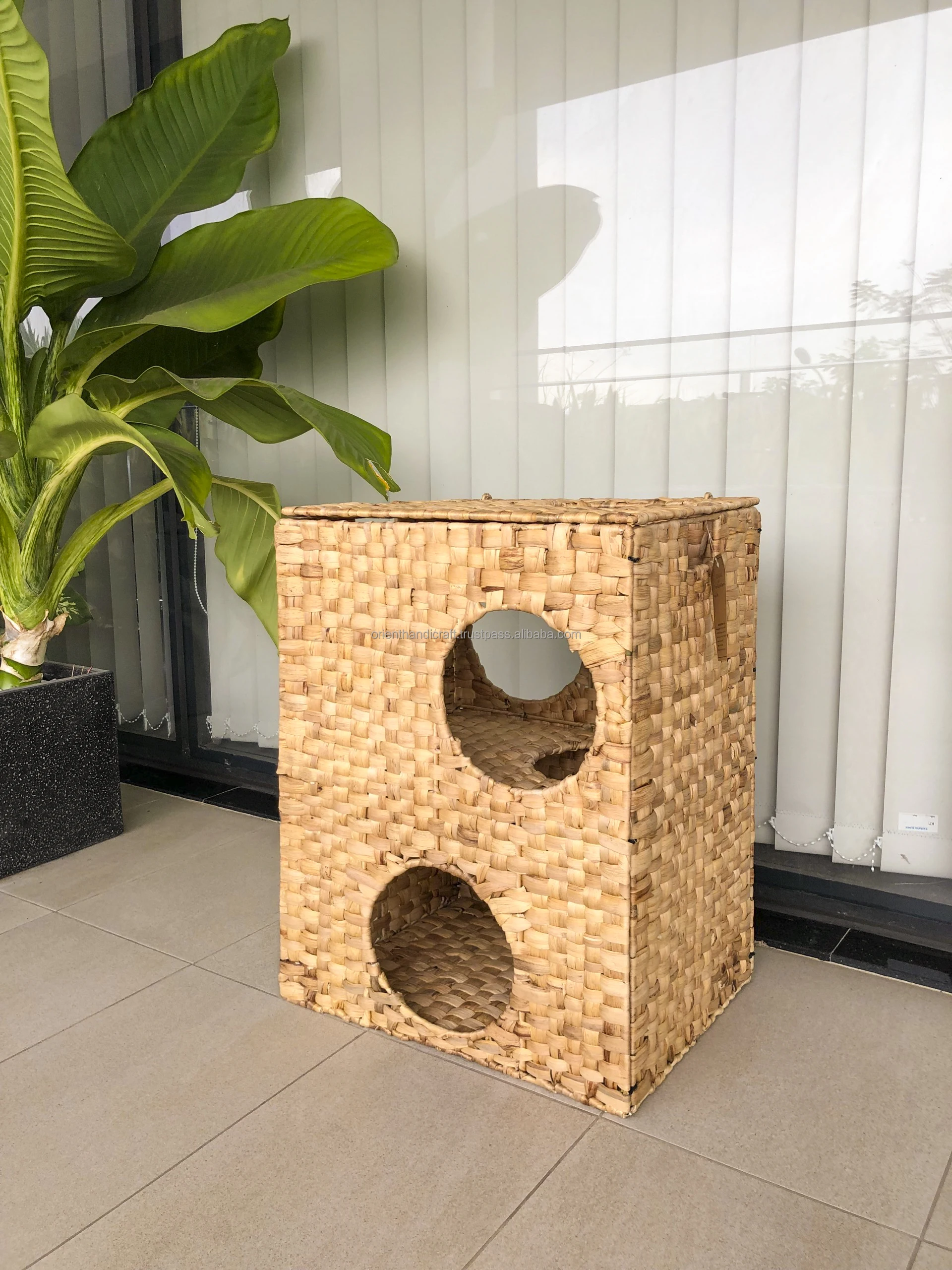 BAHAMAS/ CAVIANA/ARUBA Foldable Water Hyacinth Cat Cave Basket  with Handles and Top Lid for Pet with cushion