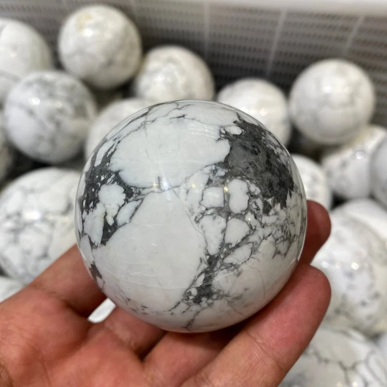 Оптовая продажа сфера Howlite для украшения дома кристаллы