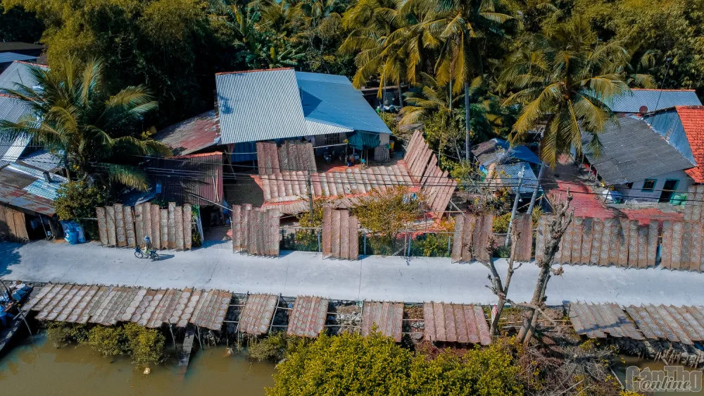 Mixed 40g Shrimp Flavor Baked Snacks No Preservatives OEM Semi-Soft Spicy Seafood Rice Paper Wholesale 12 months shelf life