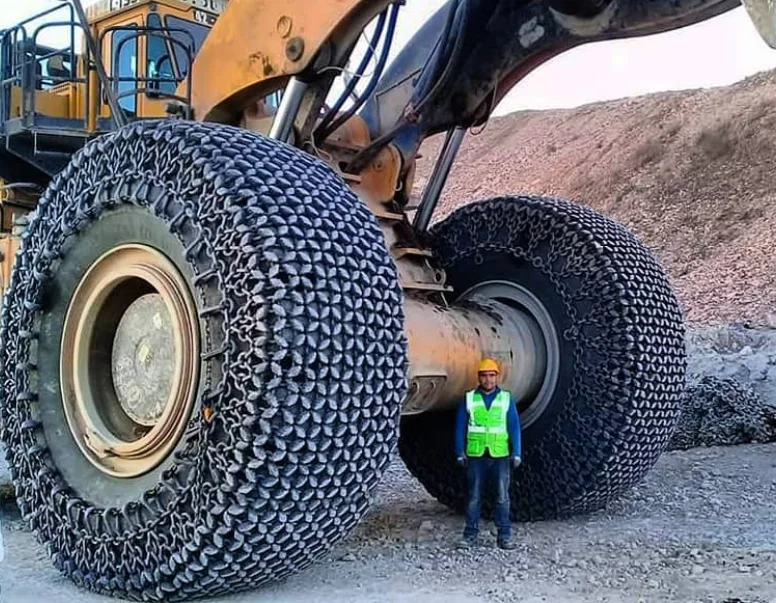 CAT 988 wheel loaders tyre protection chain  tire chains protective chain