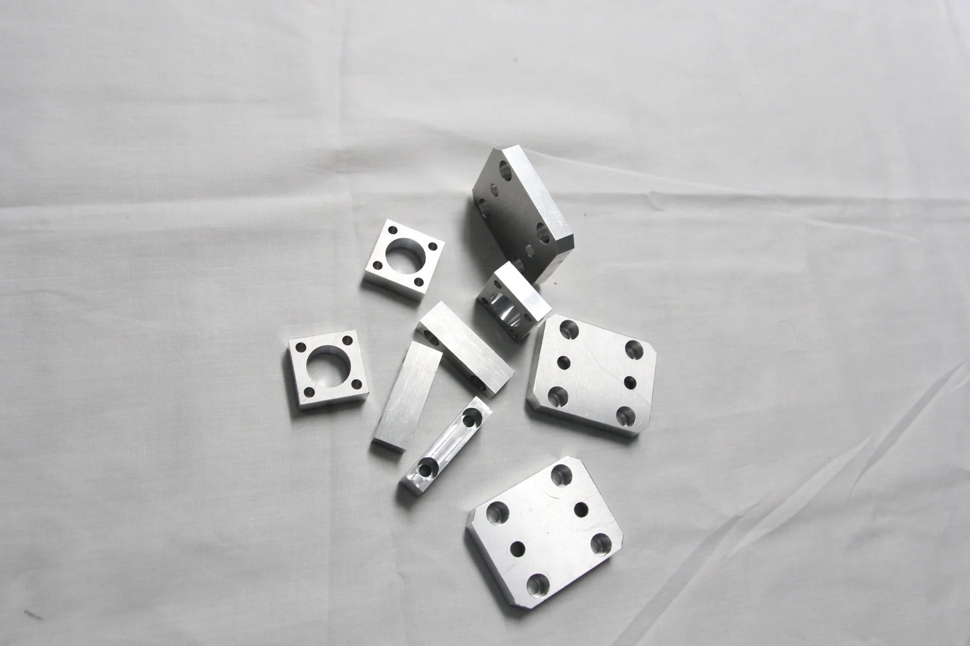 Customized High Precision CNC Machining Service CNC Milling Auto Parts OEM/ ODM CNC Machining Service
