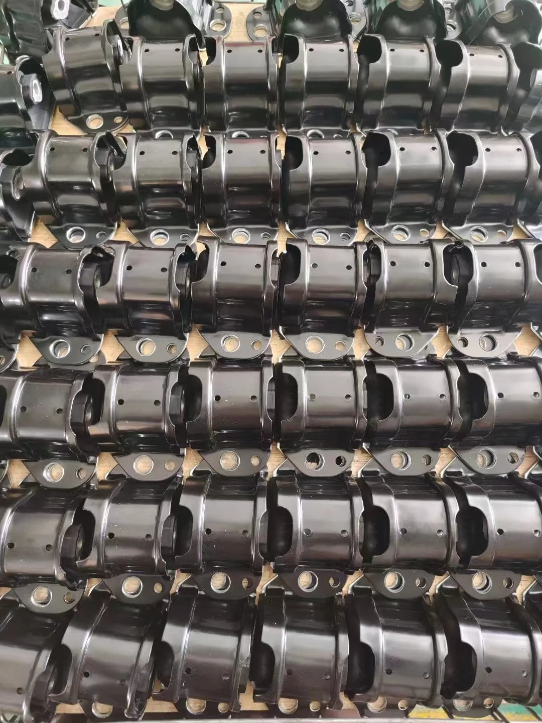 Whole sale Auto Parts Engine Mount For BENZ 210 240 03 18