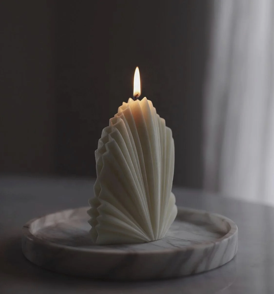 
Shanghai YUNQU natural soy wax and bee wax custom scented the Palm candle collection 