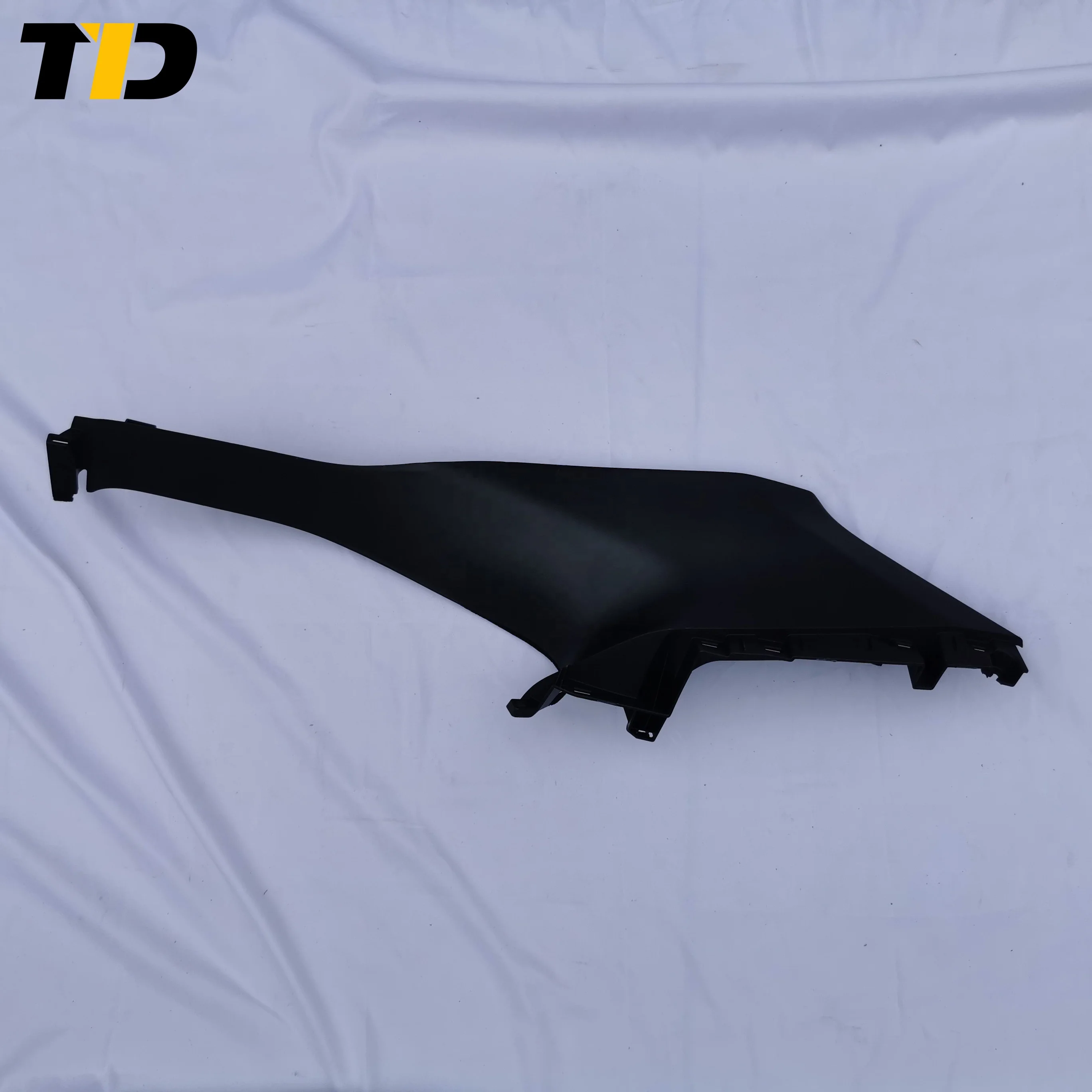 62480-0E210-C0 Upper Quarter Trim for Toyota Highlander 62470-0E200-C0