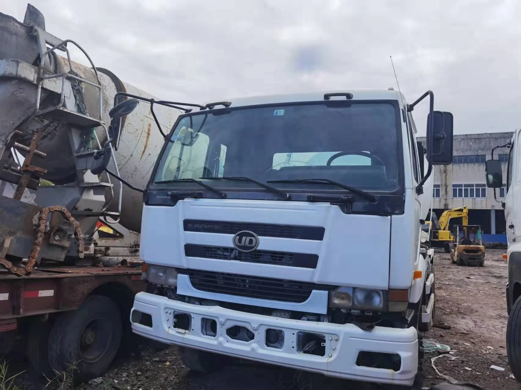 UD nissan concrete mixer truck Used japan cement mixer for sale in China