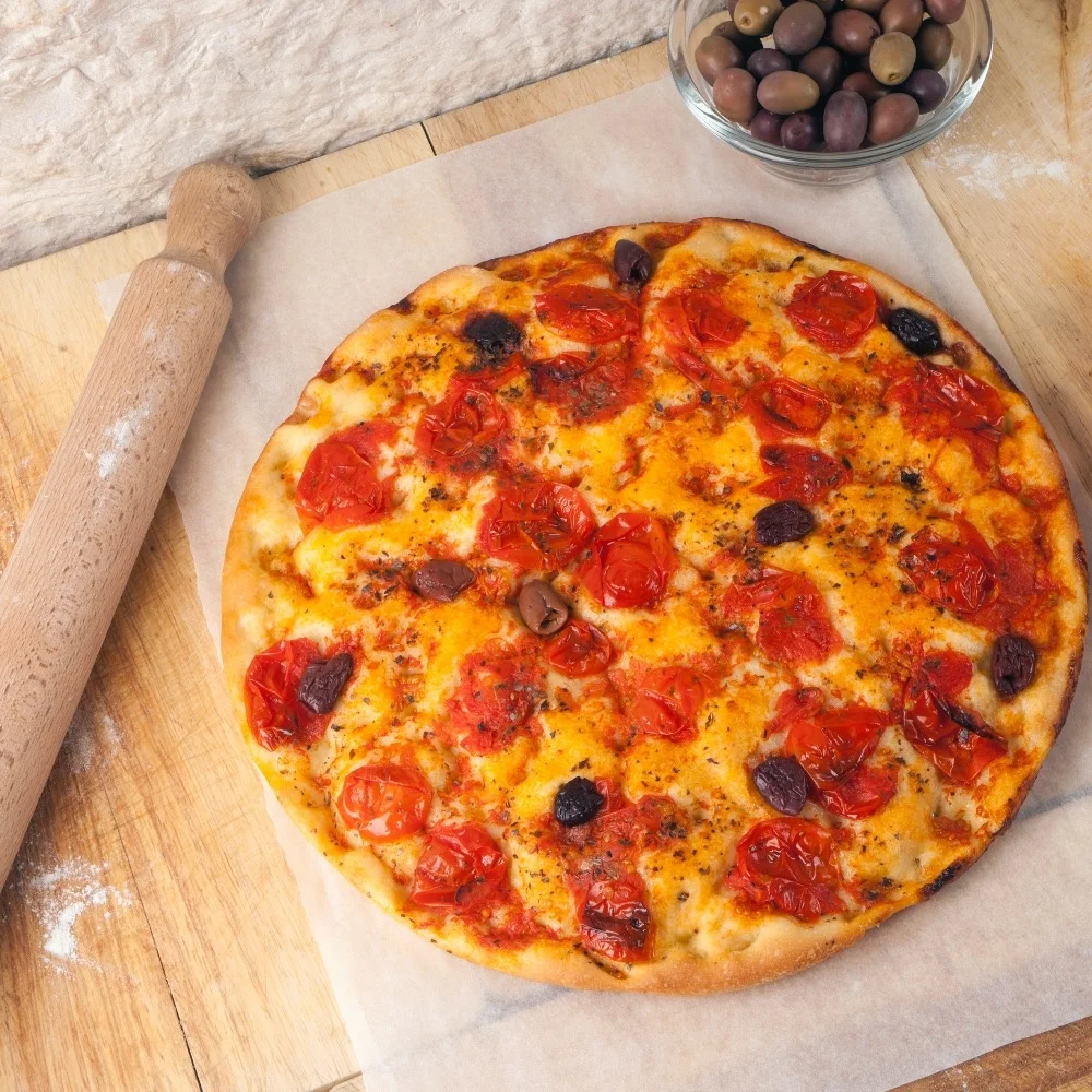 32 cm Readymade Crispy Vegan Cherry Tomatoes Olives Flatbread Made in Italy for Restaurants Hotels Street Food and Horeca