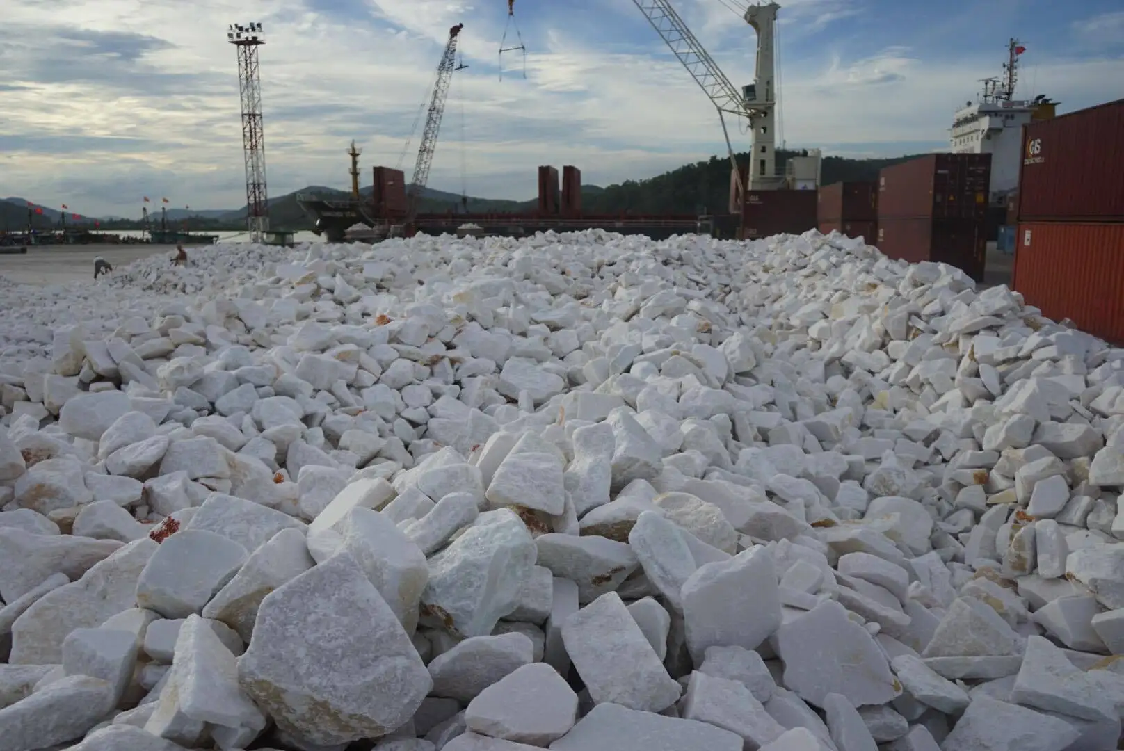 Calcium Carbonate Lumps CaCO3 Lumps  Use For Metal Building Materials - Ready To Export From Vietnam Good quality