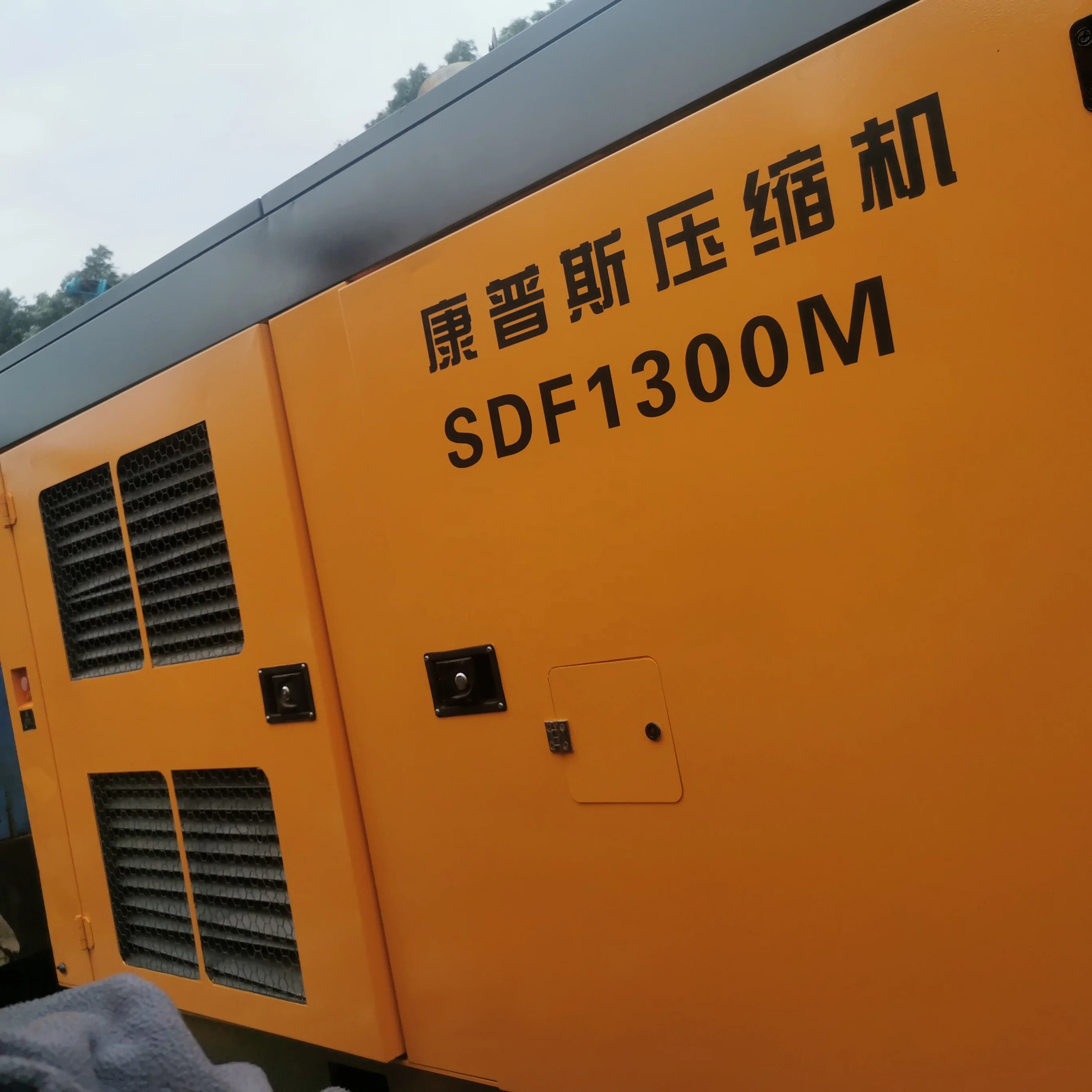 Используется компактный фиксированный SDF1300M высокое давление 35 бар качество и низкая погрешность высокопроизводительный дизельный воздушный компрессор