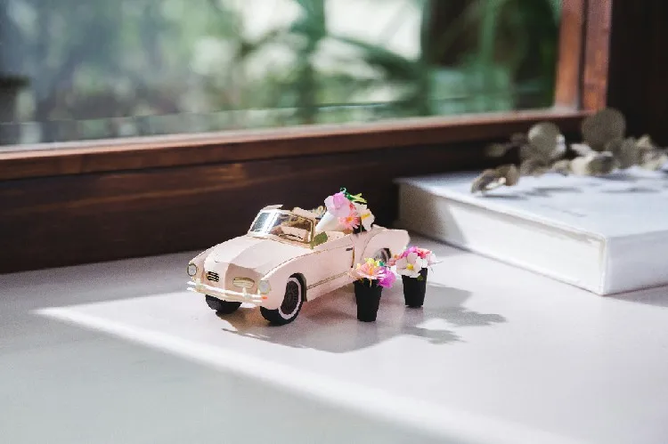 [4R] Exquisite Creative Retro Pink Car DIY Miniature Handicrafts Kit