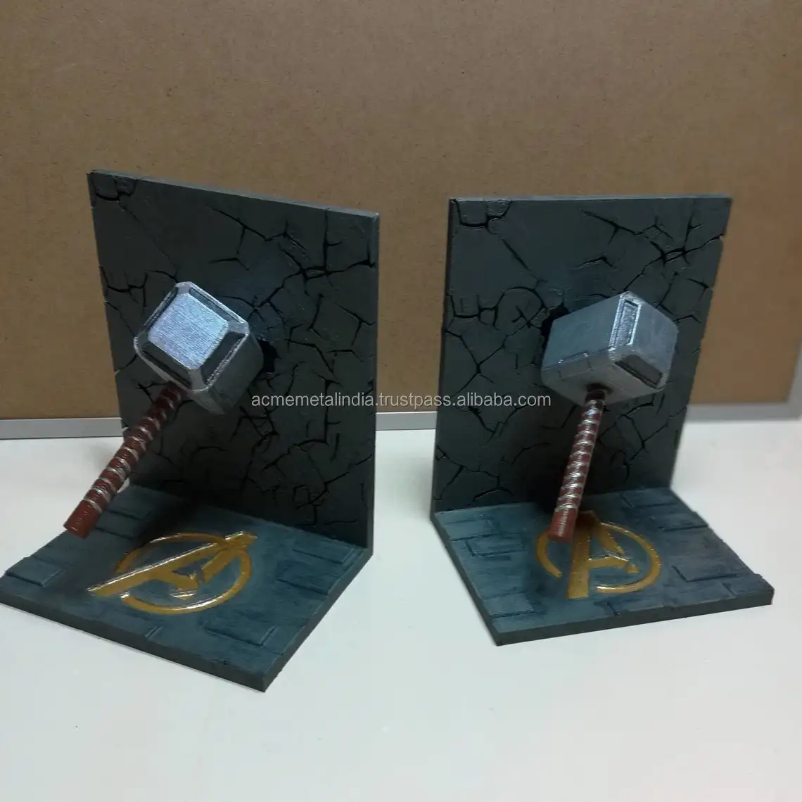 Sturdy Metal Bookends with Custom Design Perfect for Elegant Book Arrangement and Heavy Book Support for Home or Office Decor