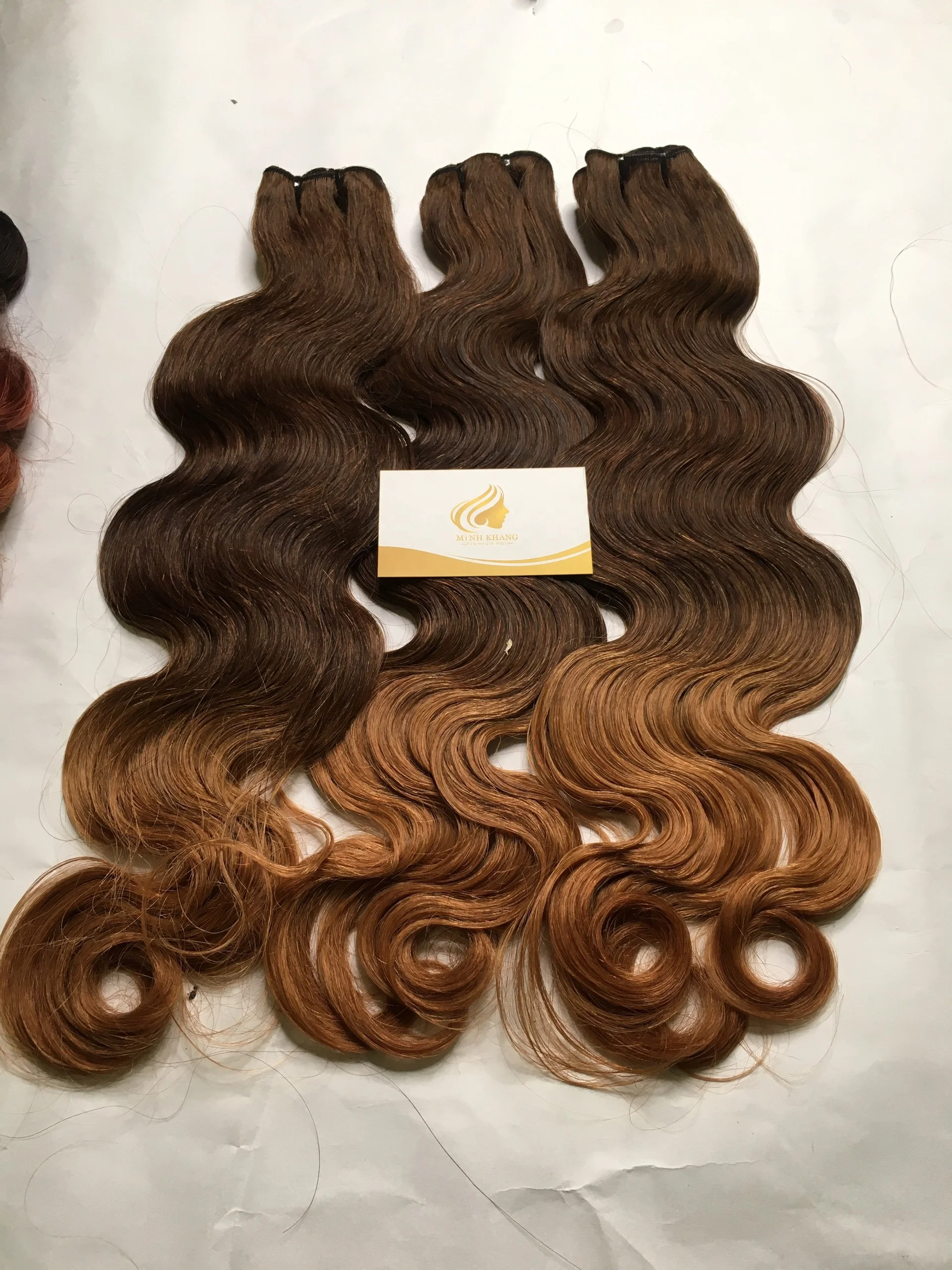 Накладные человеческие волосы из Вьетнама волнистые высокое качество натуральные оптовая цена