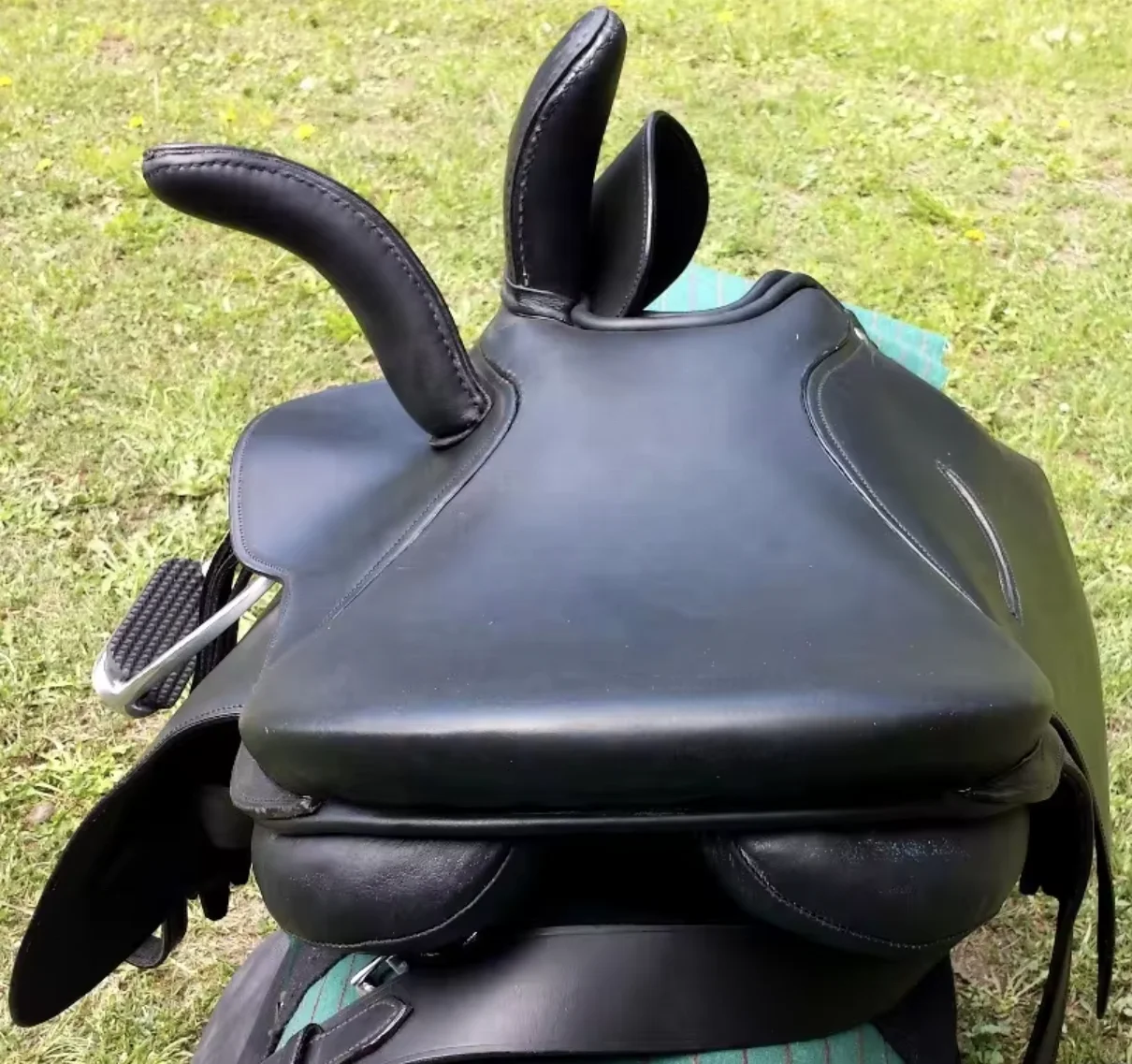 Top selling Horse Saddle Set for ladies with girth stirrup in pure leather wholesale english saddle