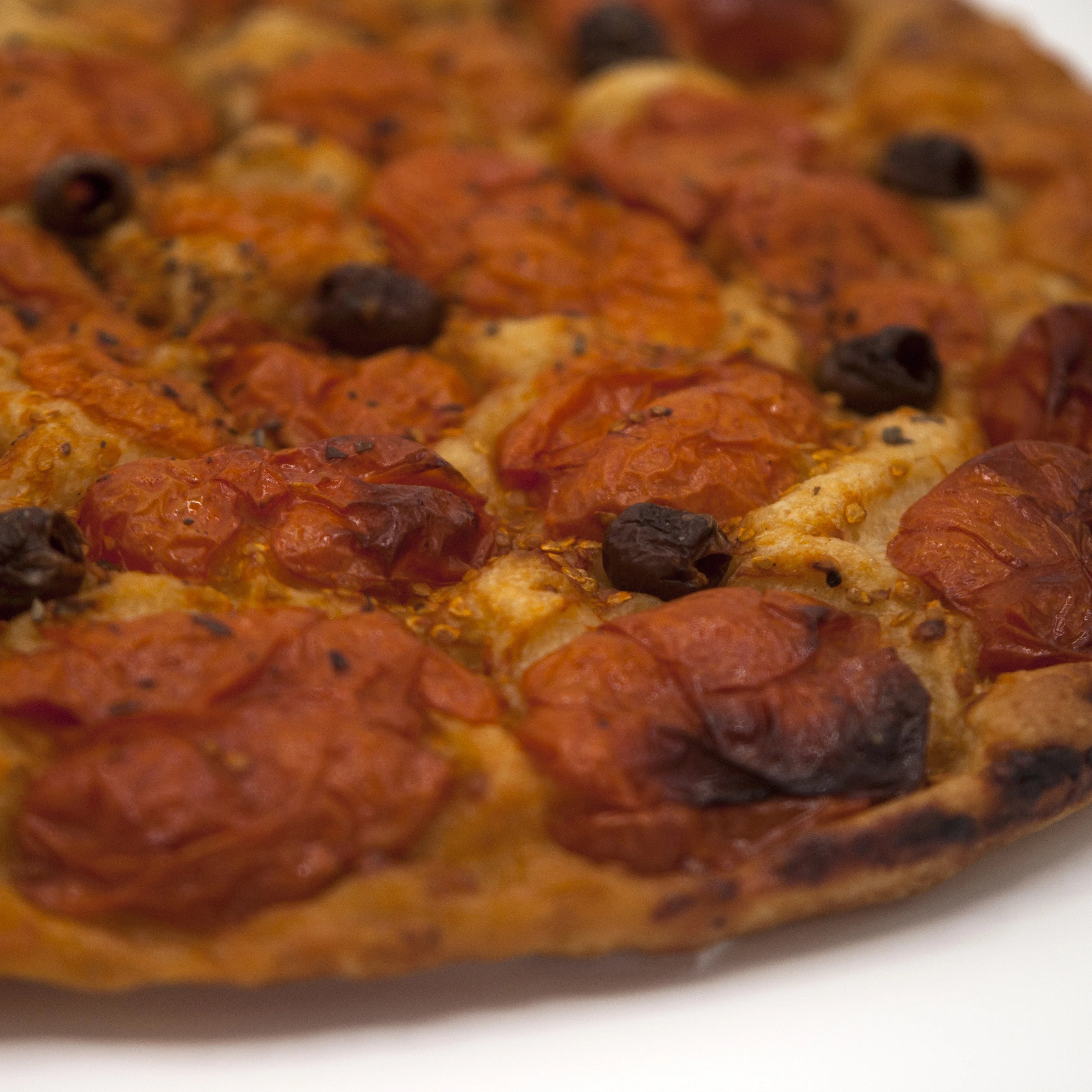 32 cm Readymade Crispy Vegan Cherry Tomatoes Olives Flatbread Made in Italy for Restaurants Hotels Street Food and Horeca