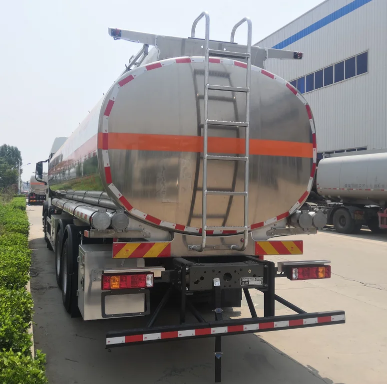 China Brand 4X2/6X4 Oil Tank Truck 5 M3 10 M3 Liquid Fuel Bulk Cement Oil Semi Trailer Sprinkler Watering Truck for Sale