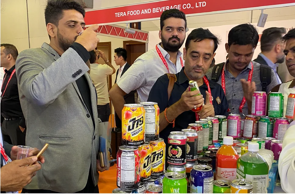 Высокое качество 11 1 floz сверкающий ананасовый сок оптовая цена от вьетнамской фабрики бесплатный образец и низкий минимальный объем