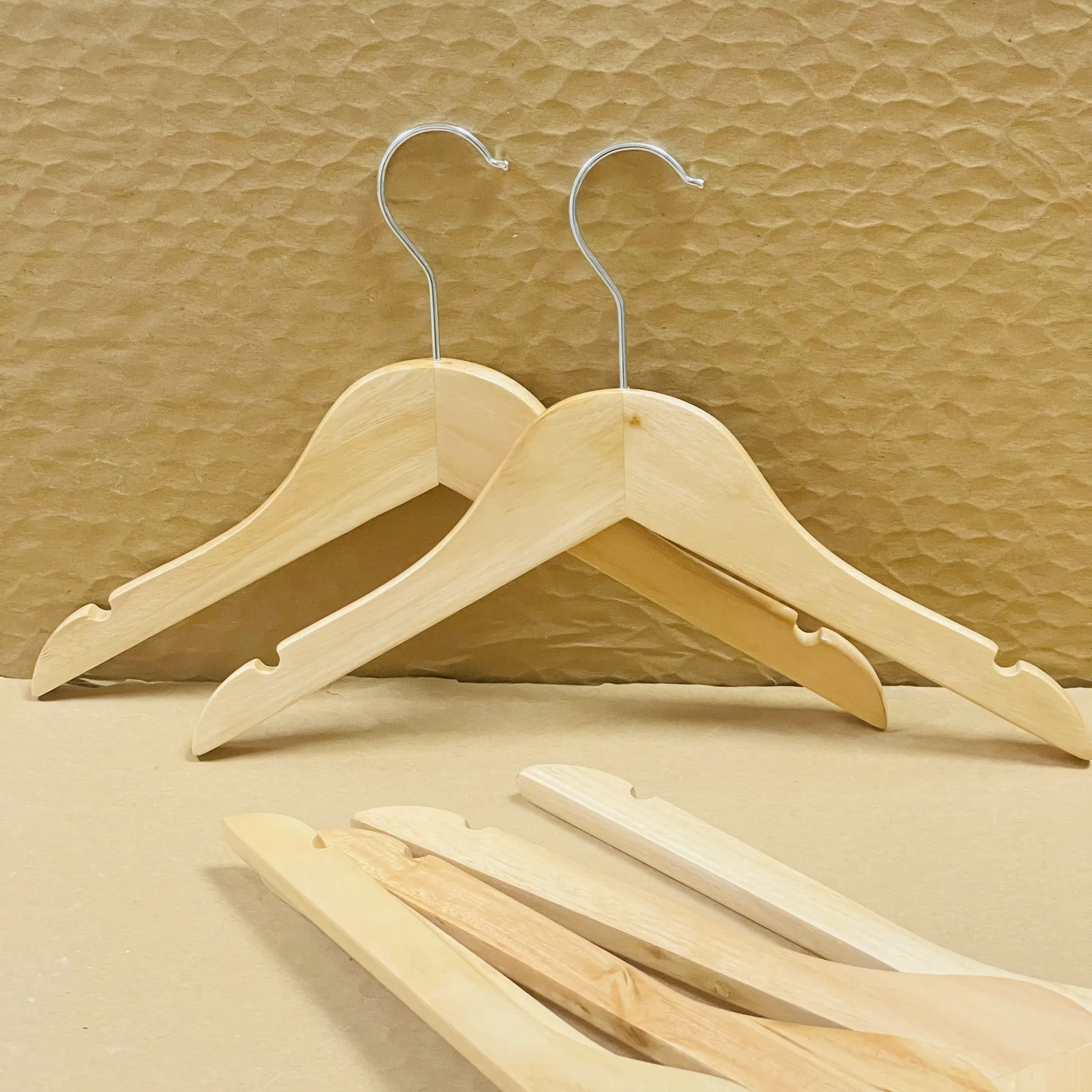 Wholesale Hot Models Low MOQ Wooden Kids Clothes Hanger Customized Logo Baby Wooden Hanger Made in Vietnam