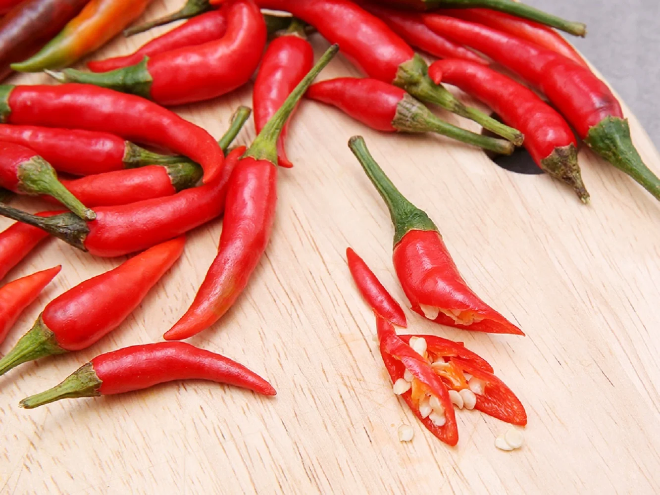 Fresh High Quality Good Price Low MOQ Custom Logo Package Red Chili From Vietnam